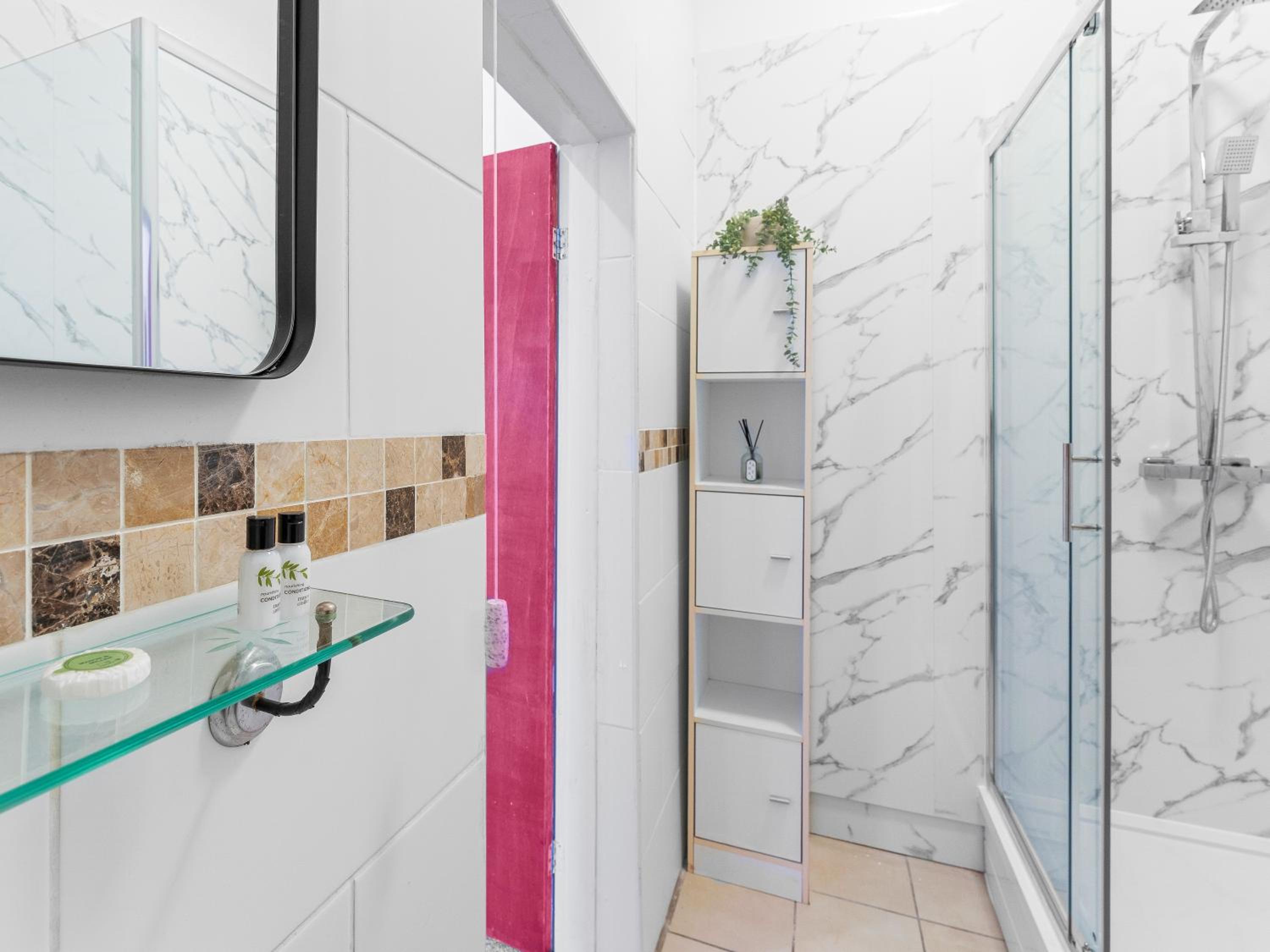 The Gilder, Cozy 2 Bedroom Apartment