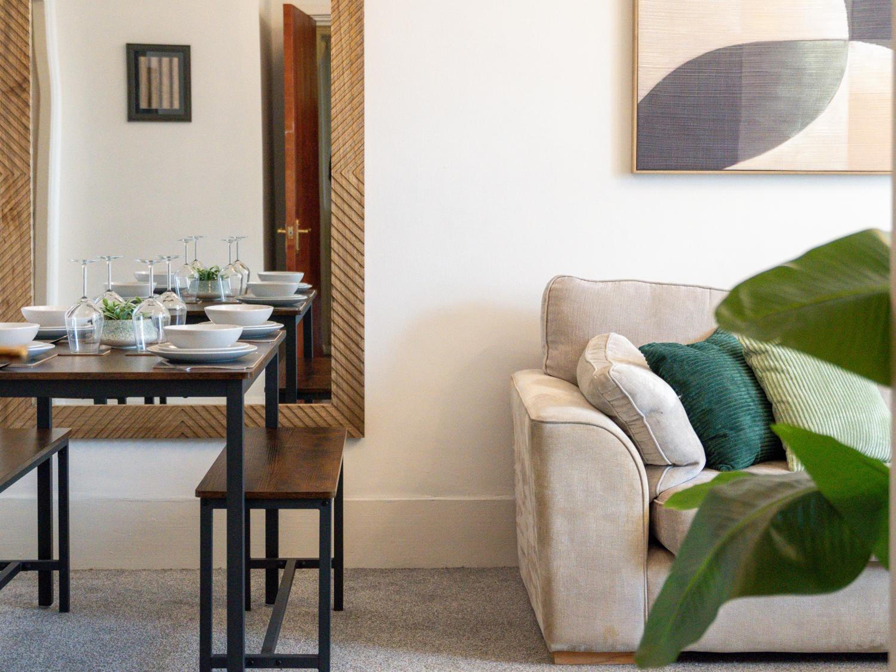 The Gilder, Cozy 2 Bedroom Apartment