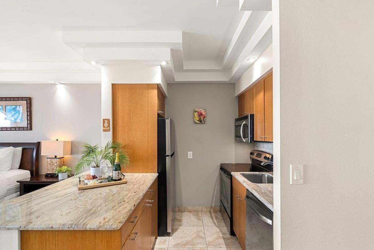 Lahaina Shores 607 · LS 607 Beachfront Remodeled Studio Stunnin