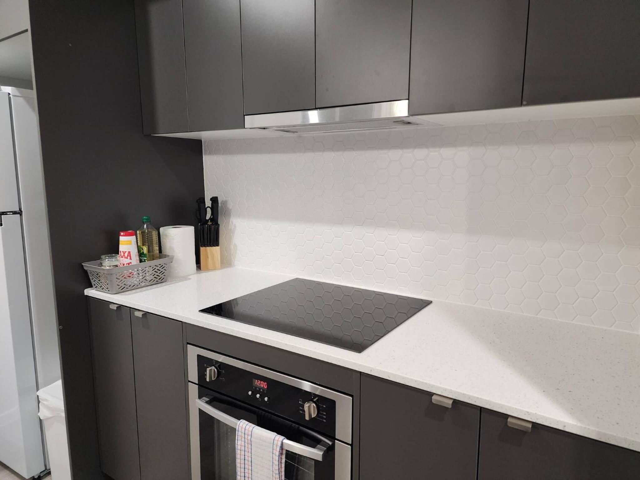 Brand New 5 Bedroom Park Ridge Family Home, Fast WIFI, Secure Parking