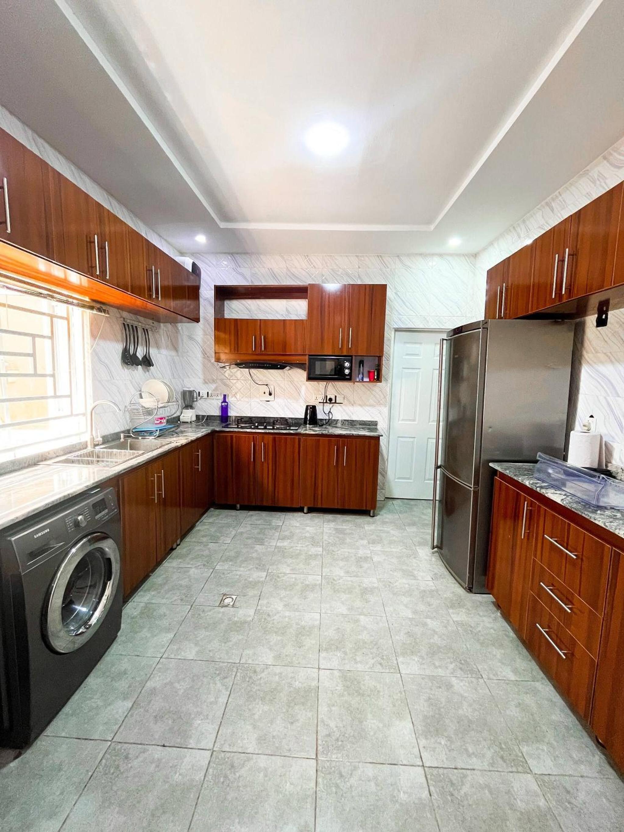 Luxurious 3BR Apartment 247 Power City views
