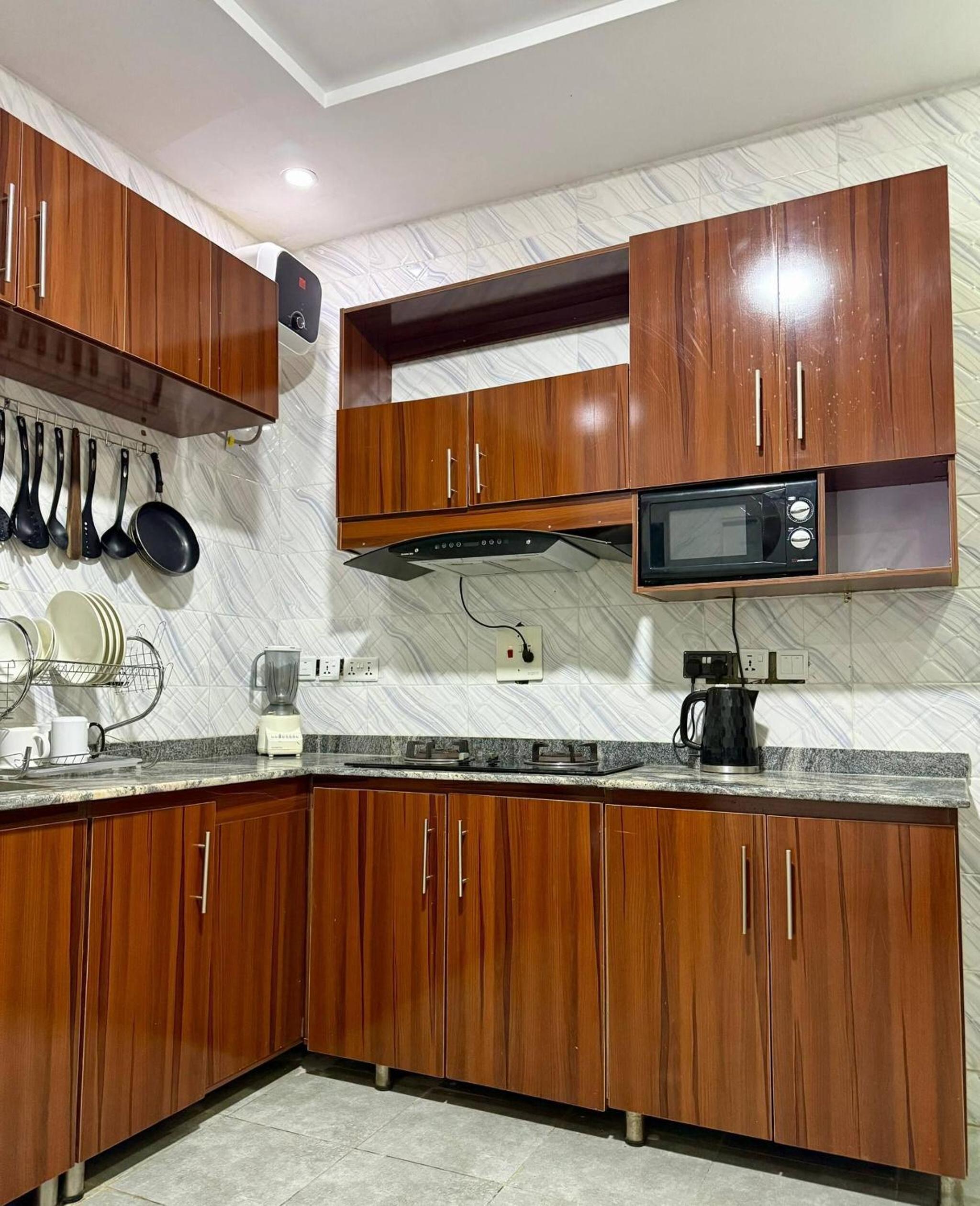 Luxurious 3BR Apartment 247 Power City views