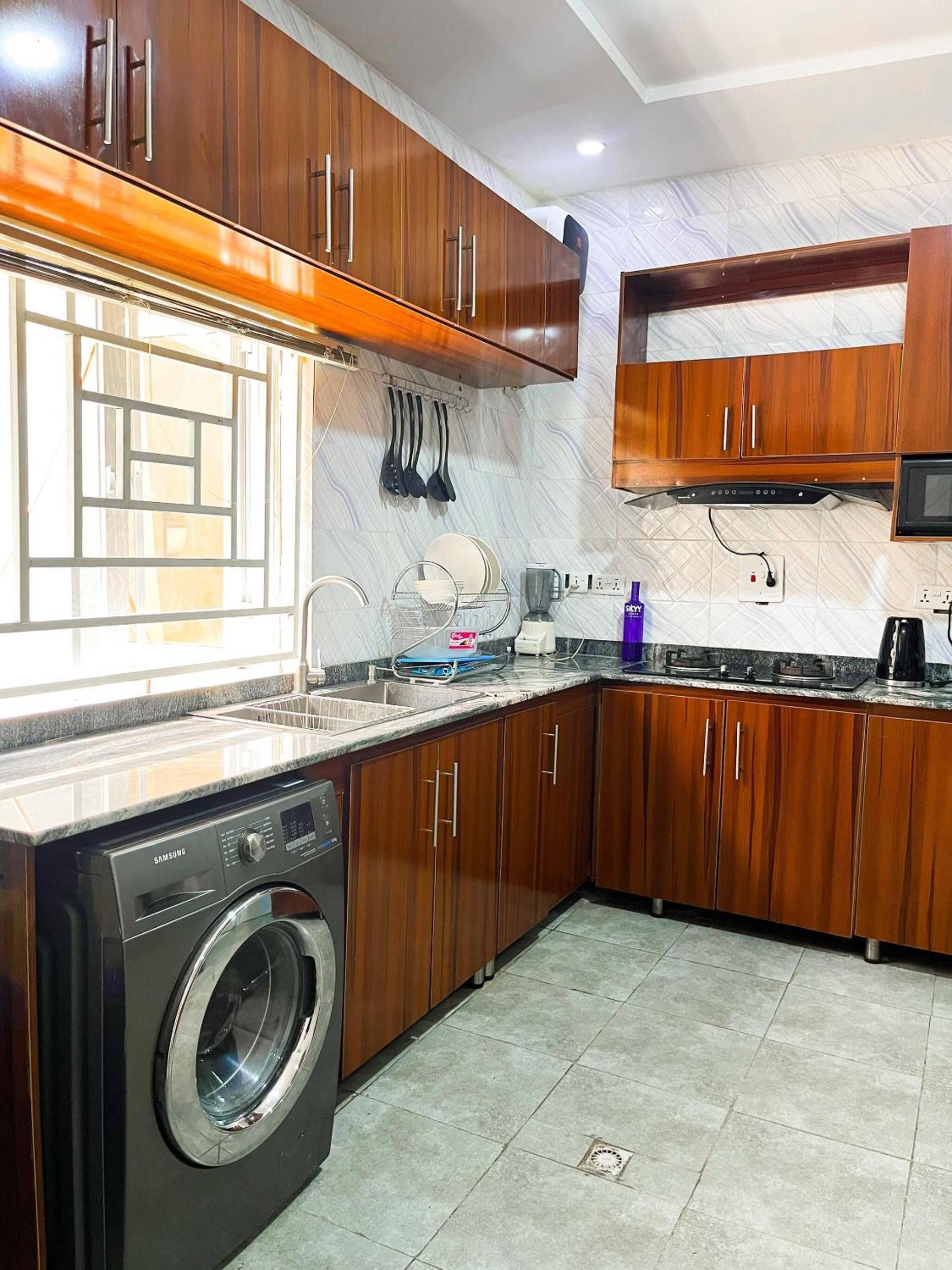 Luxurious 3BR Apartment 247 Power City views
