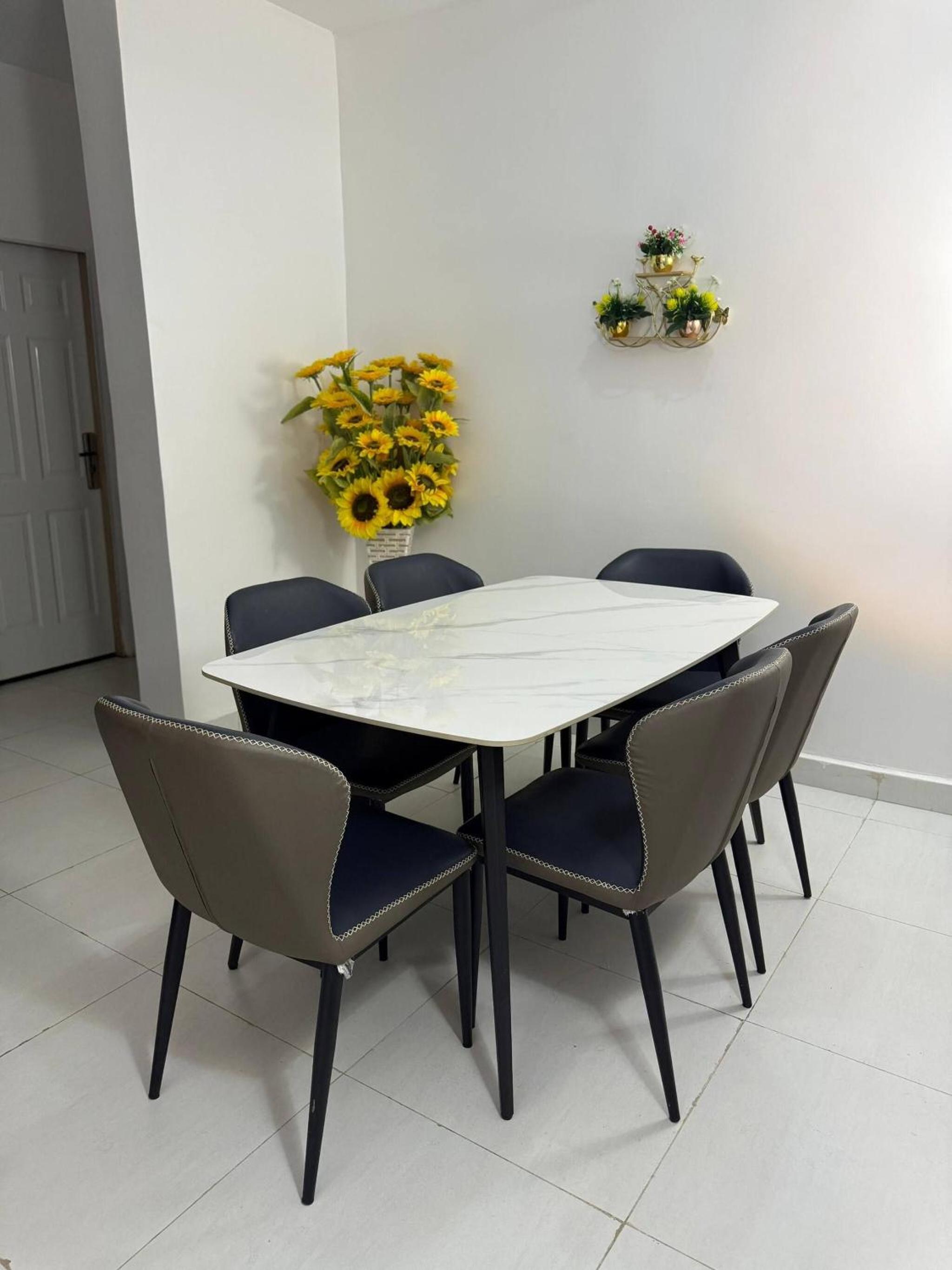 Luxurious 3BR Apartment 247 Power City views