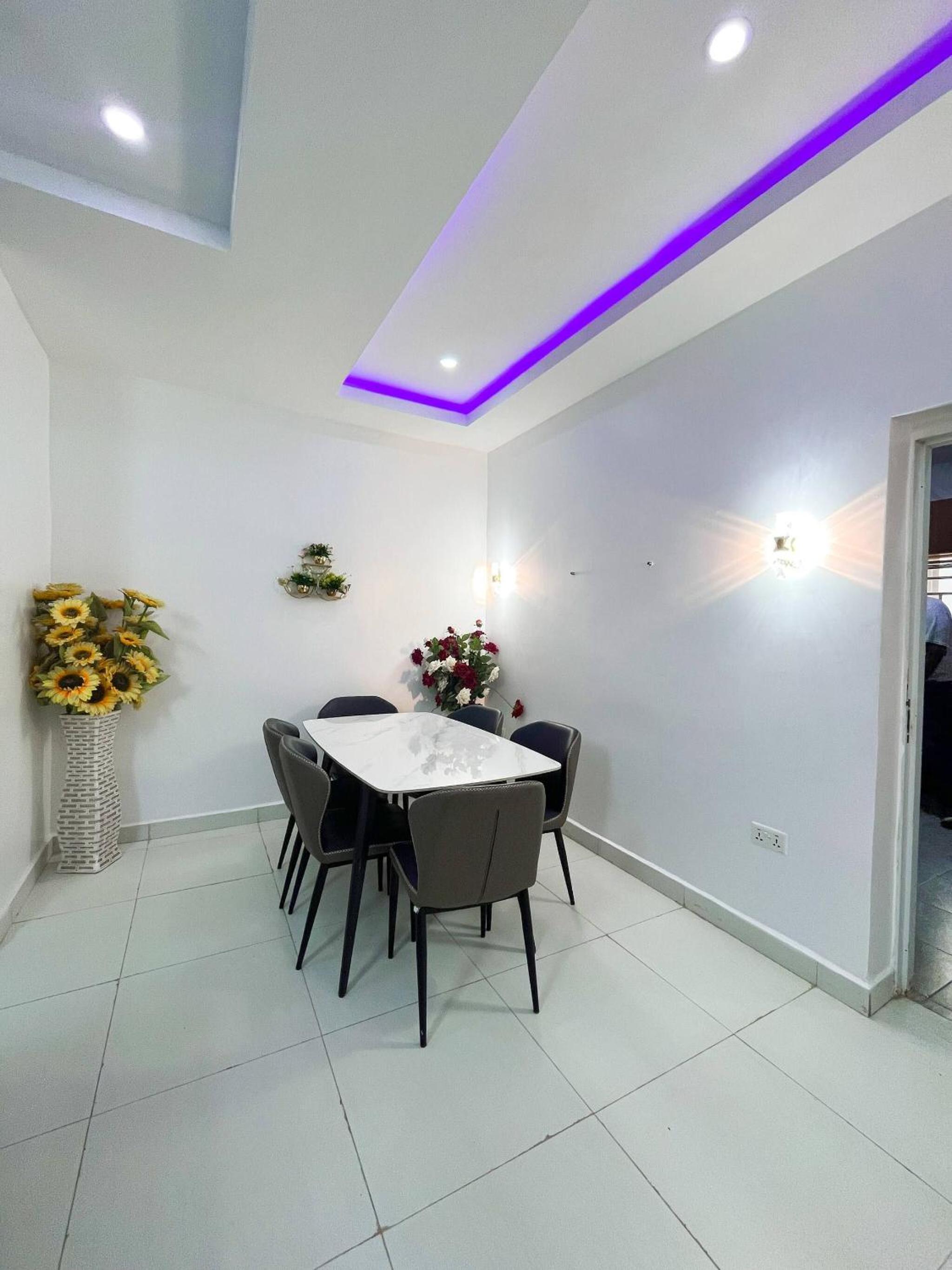 Luxurious 3BR Apartment 247 Power City views