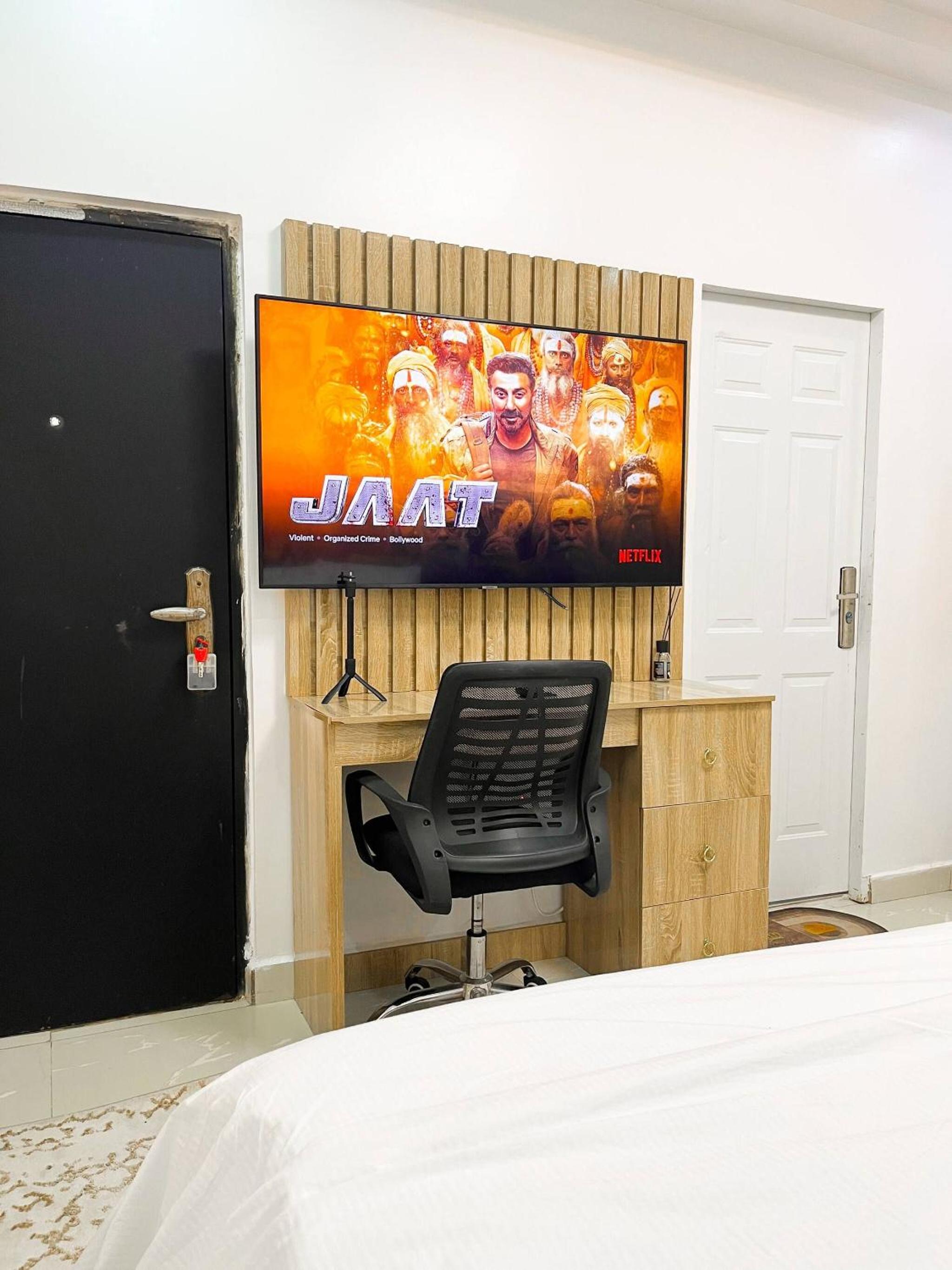 Luxurious 3BR Apartment 247 Power City views