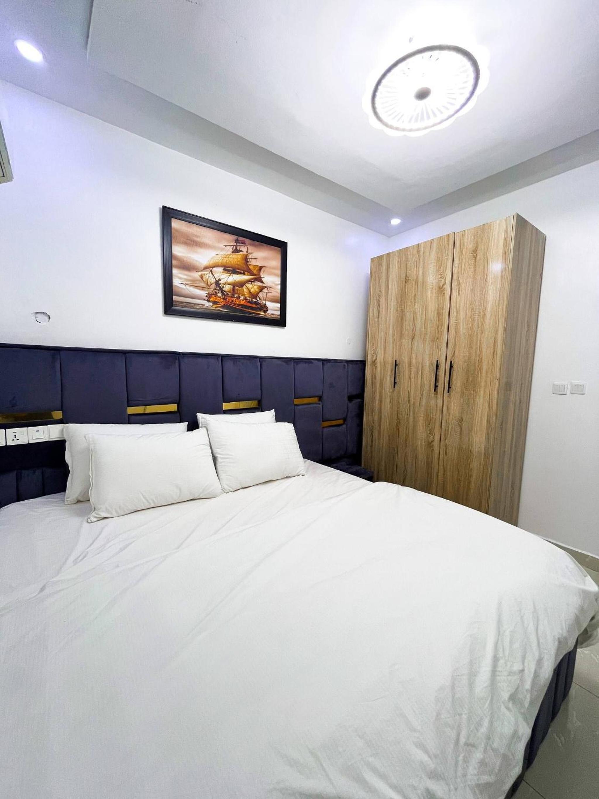 Luxurious 3BR Apartment 247 Power City views