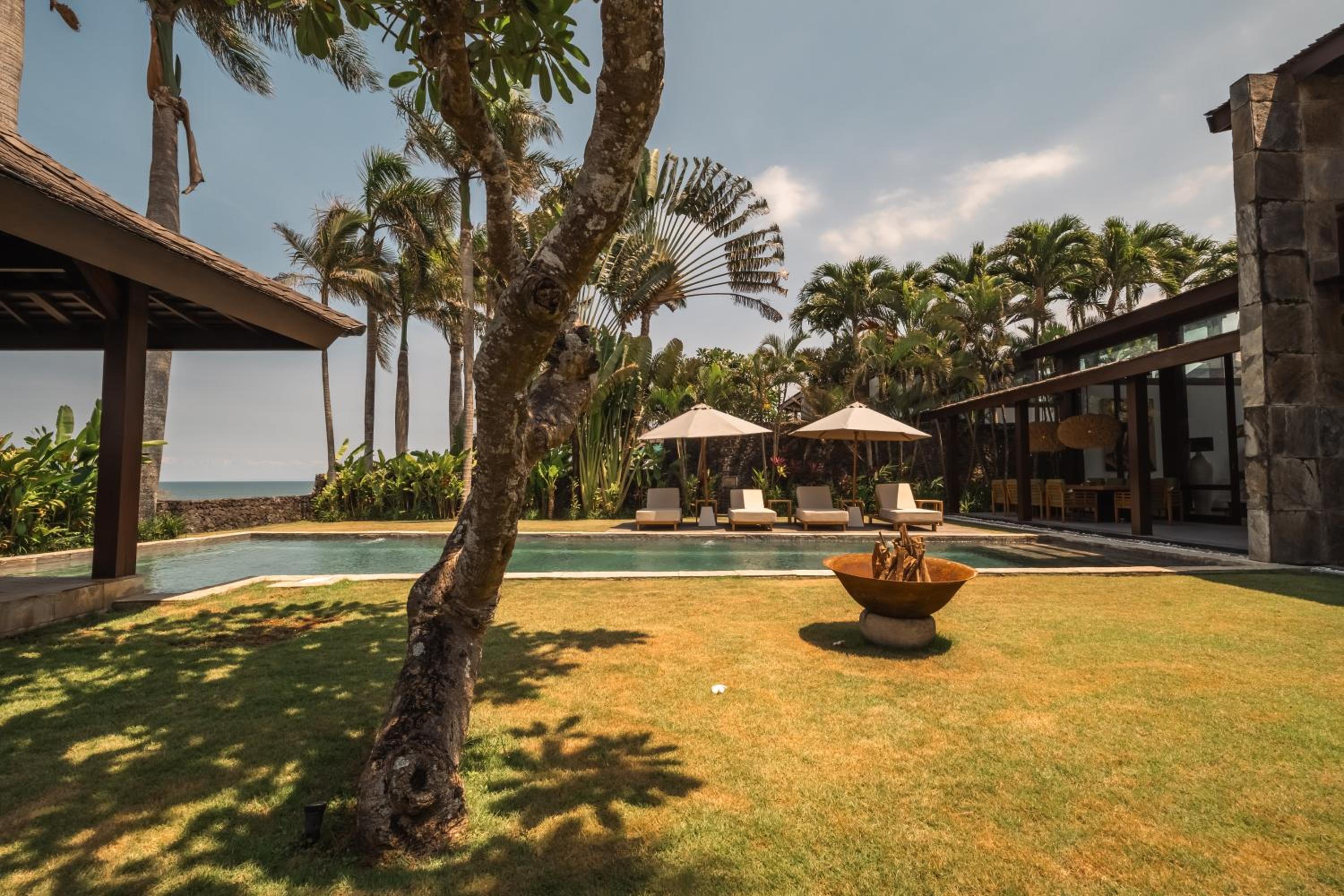 Oceanfront Luxury Villa in Beraban with Private Pool
