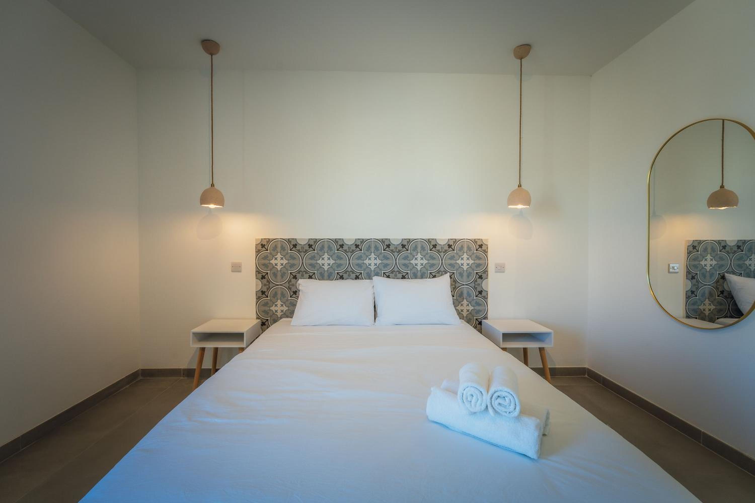 Qala Skyview Penthouse with Pool, Sunsets and BBQ Area