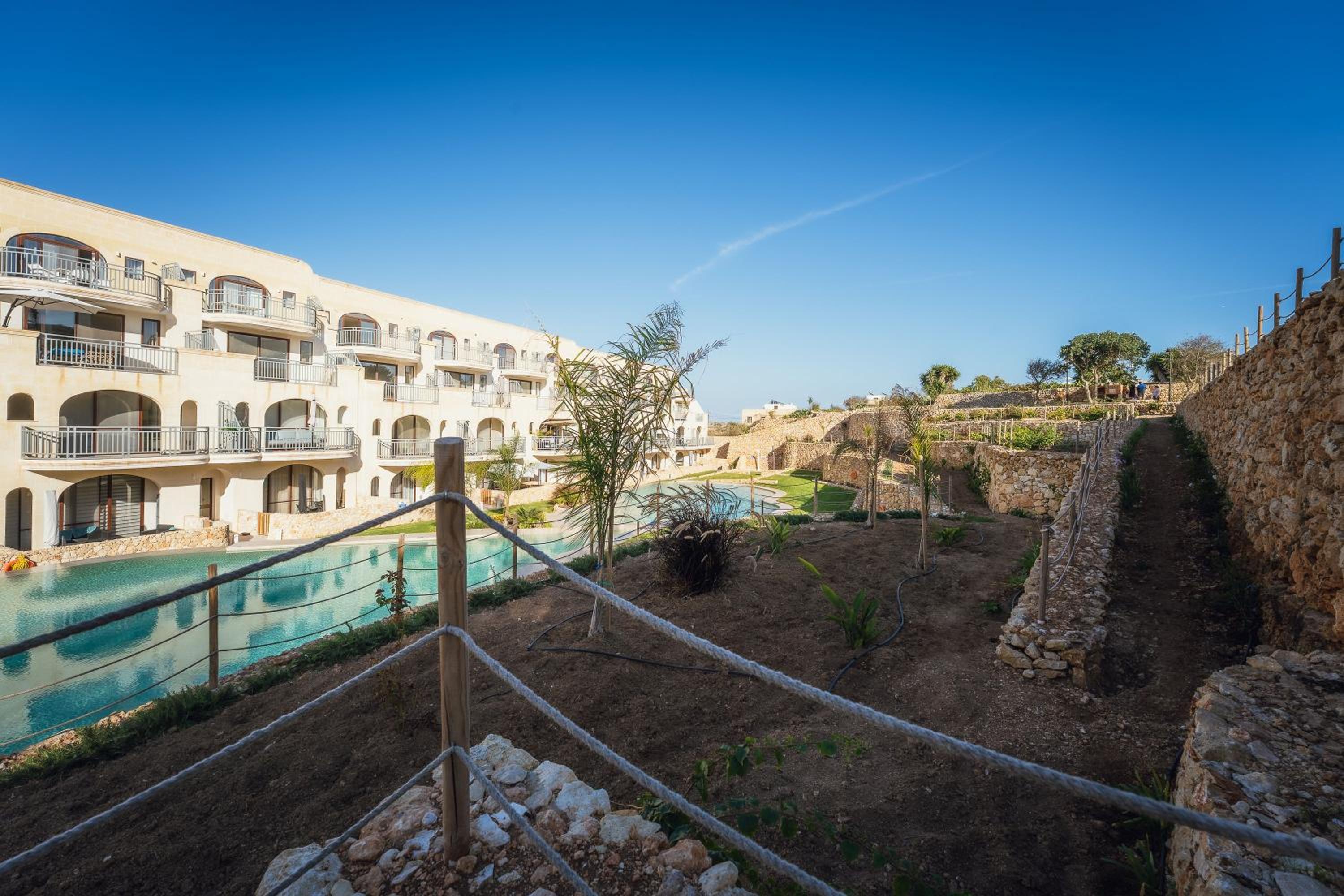 Qala Skyview Penthouse with Pool, Sunsets and BBQ Area