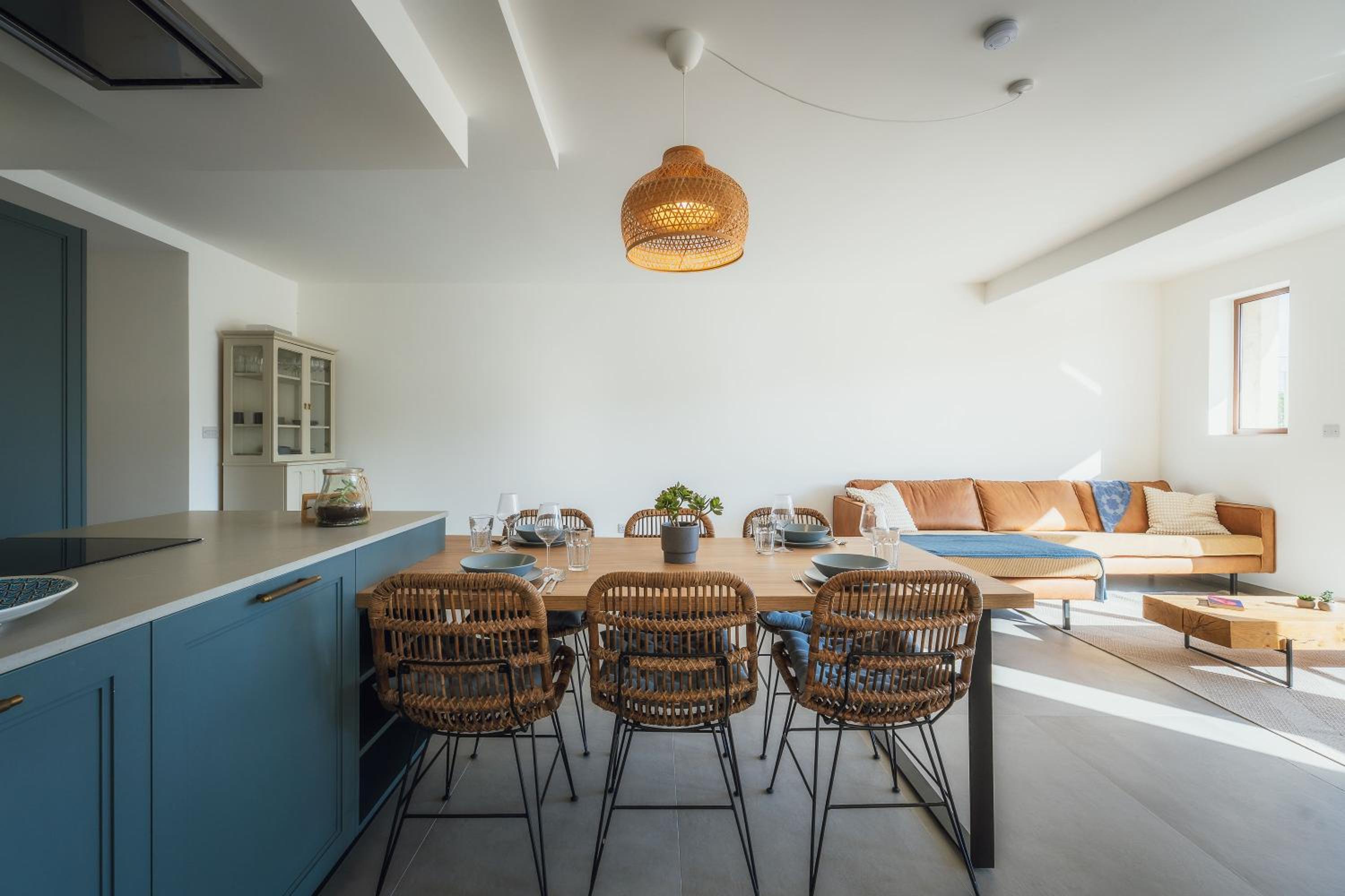 Qala Skyview Penthouse with Pool, Sunsets and BBQ Area