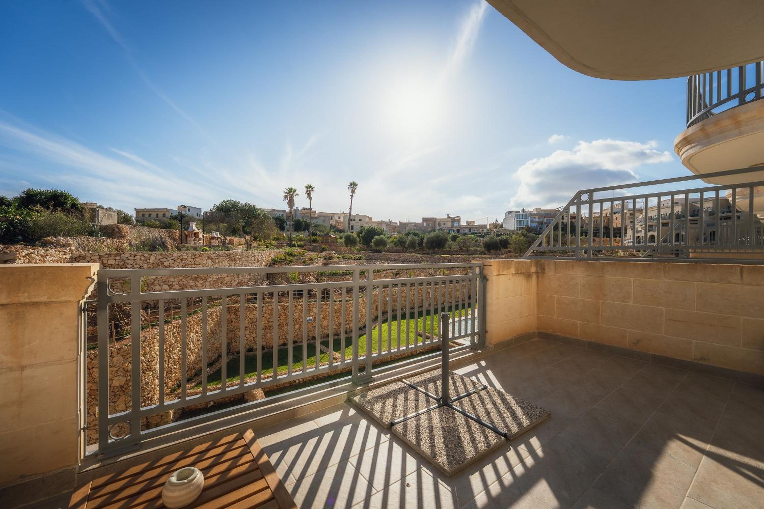 Qala Skyview Penthouse with Pool, Sunsets and BBQ Area