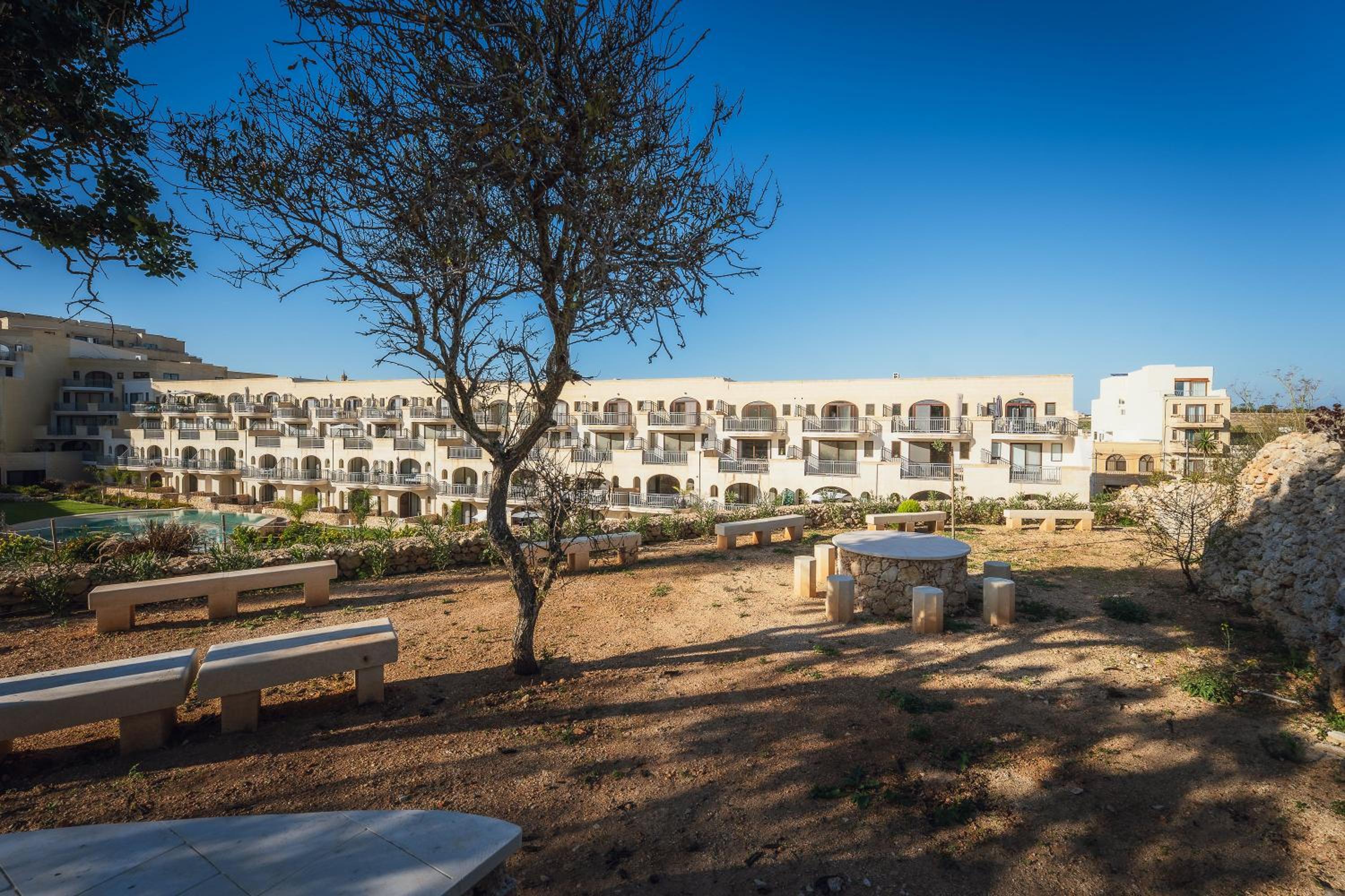 Qala Skyview Penthouse with Pool, Sunsets and BBQ Area