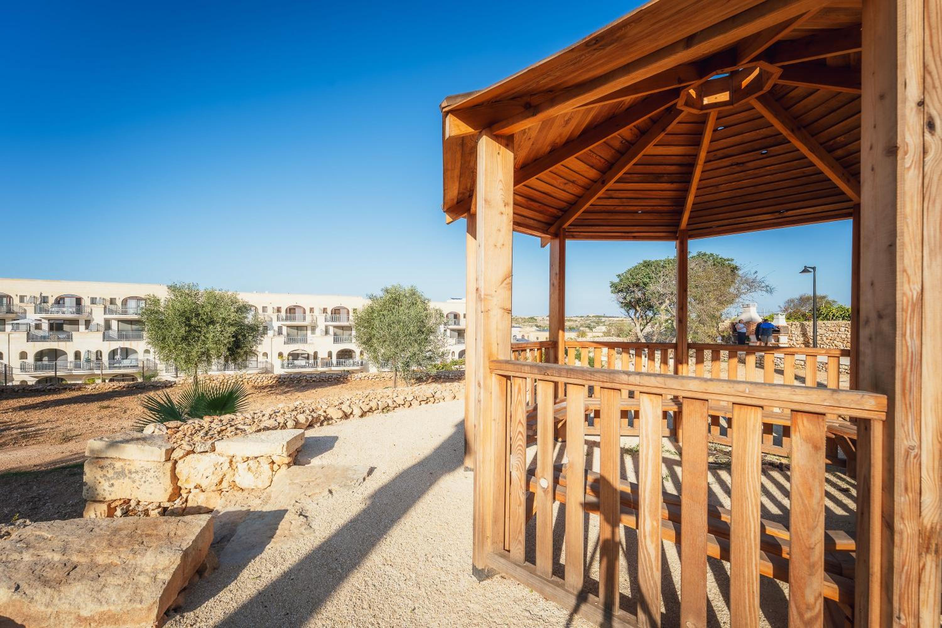 Qala Skyview Penthouse with Pool, Sunsets and BBQ Area