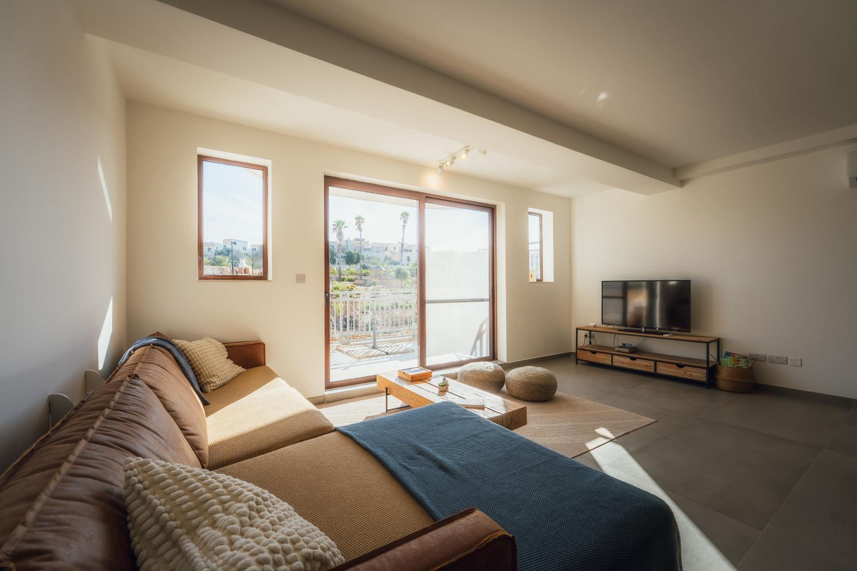 Qala Skyview Penthouse with Pool, Sunsets and BBQ Area