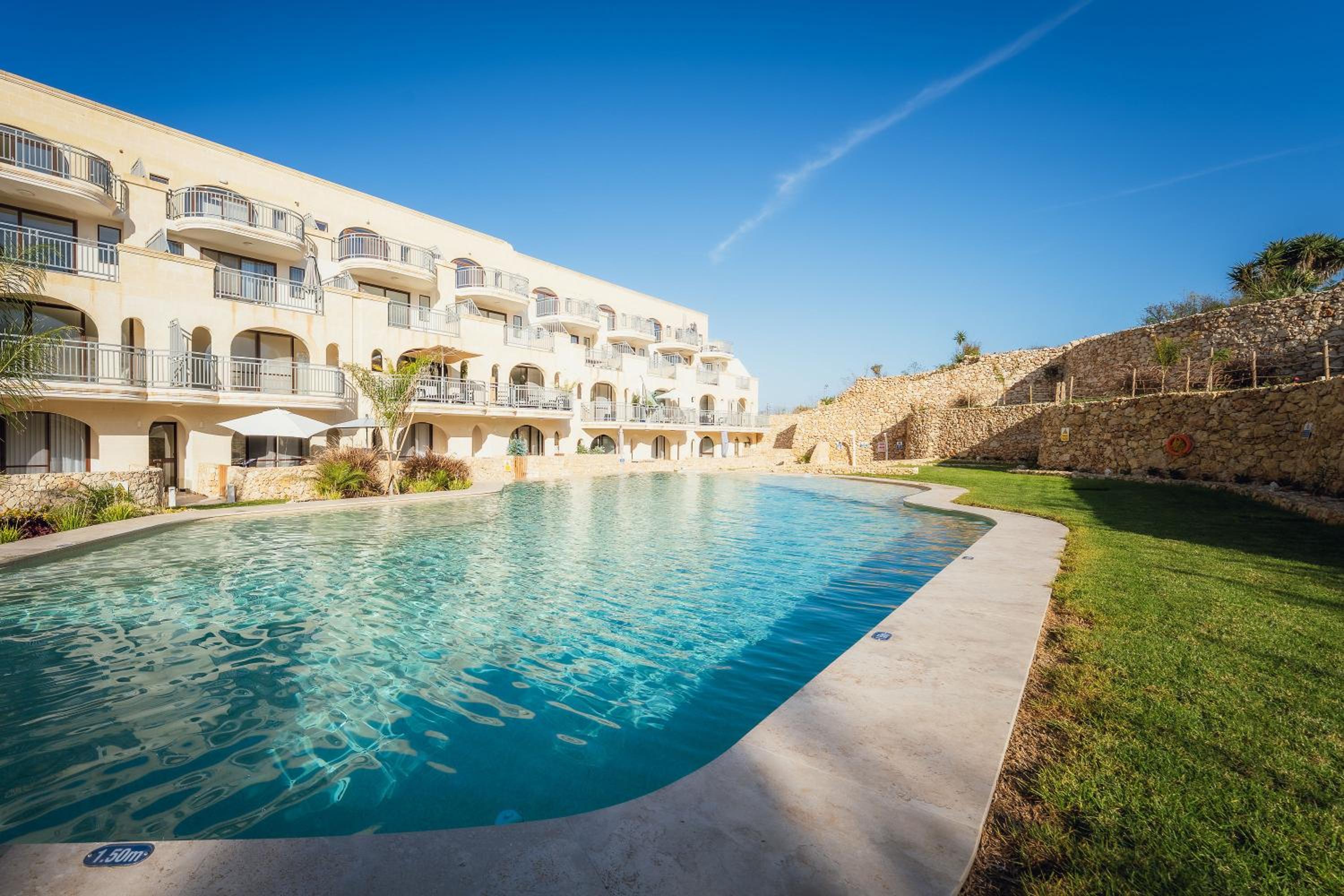 Qala Skyview Penthouse with Pool, Sunsets and BBQ Area