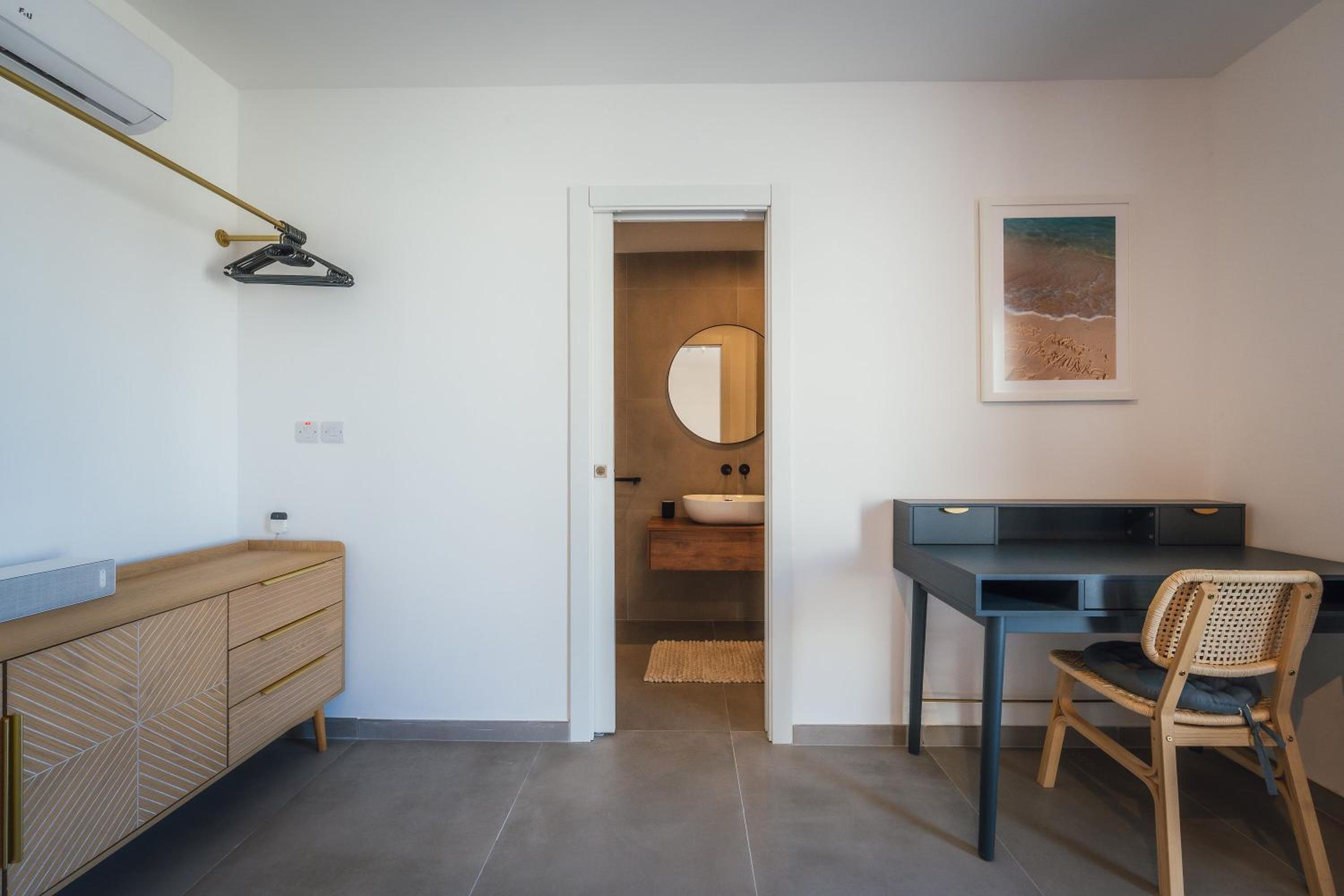Qala Skyview Penthouse with Pool, Sunsets and BBQ Area
