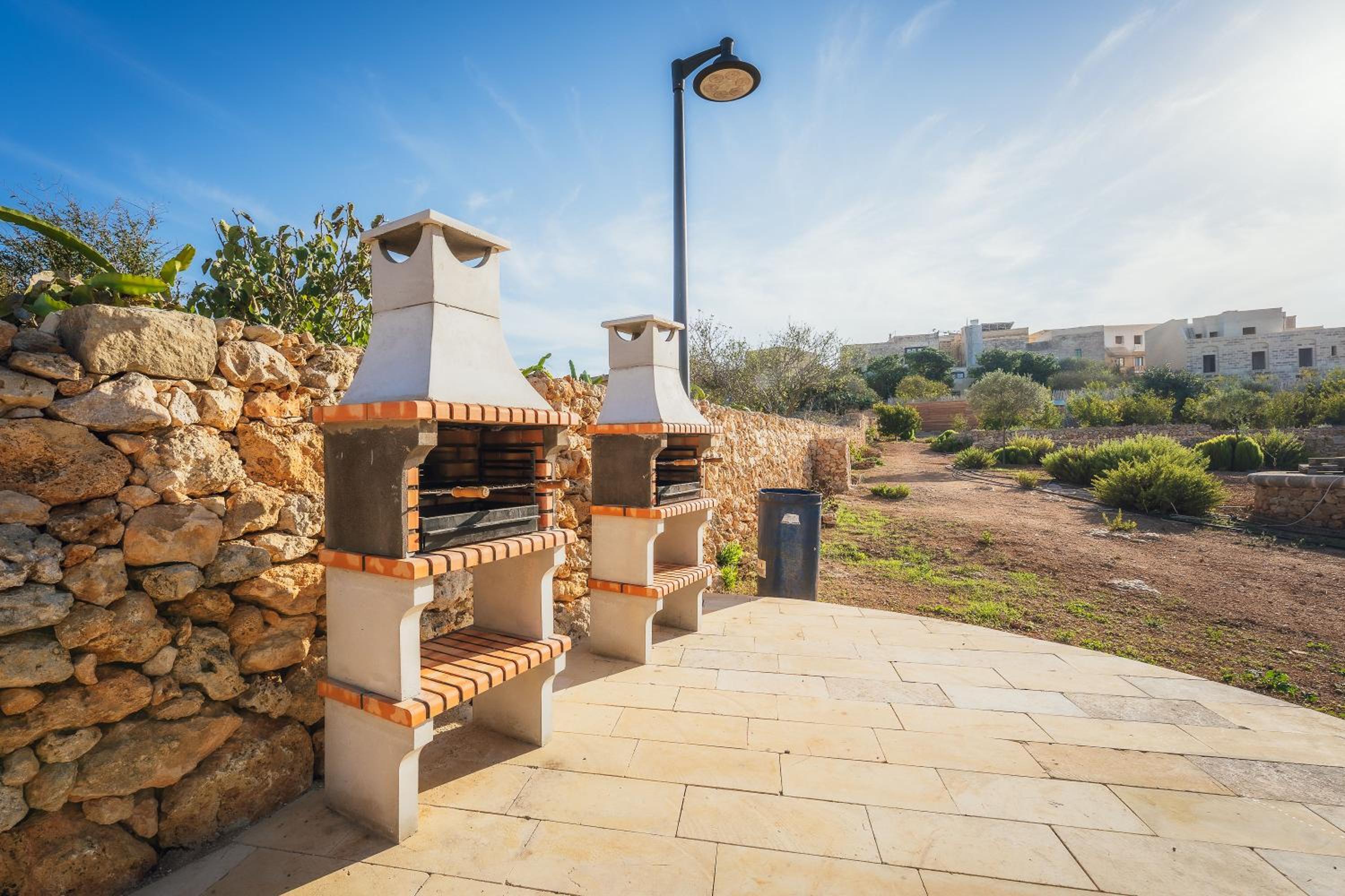 Qala Skyview Penthouse with Pool, Sunsets and BBQ Area
