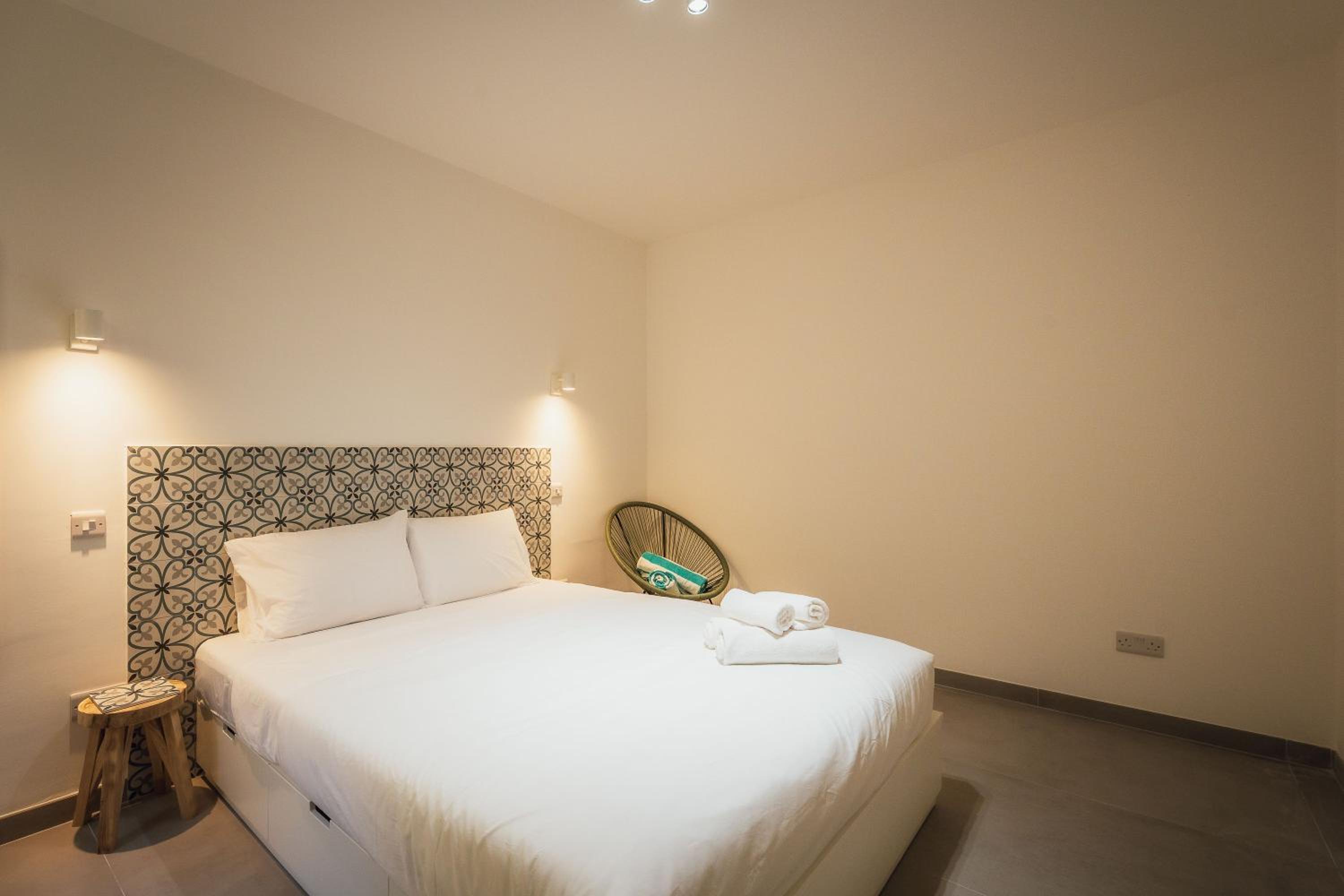 Qala Skyview Penthouse with Pool, Sunsets and BBQ Area