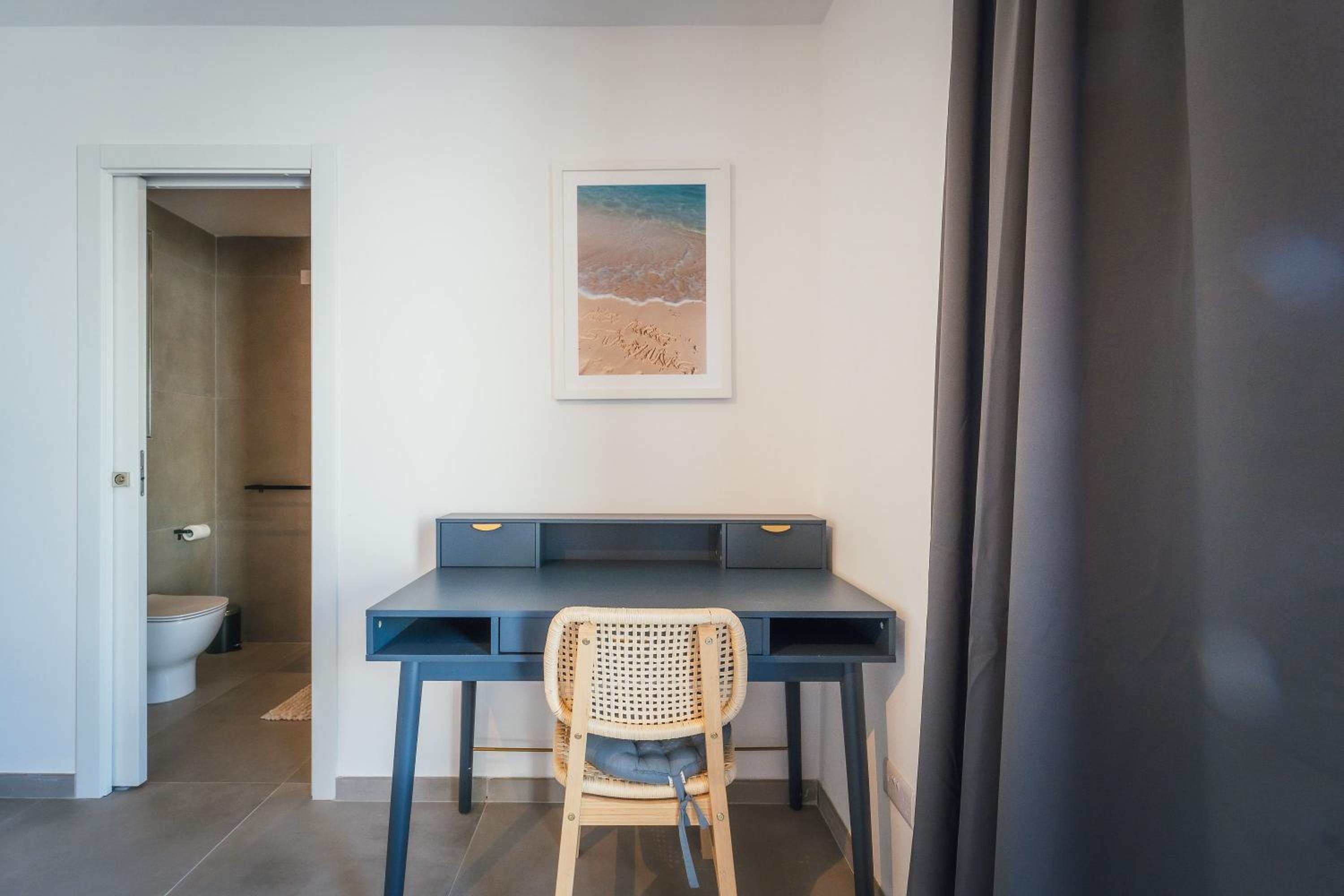 Qala Skyview Penthouse with Pool, Sunsets and BBQ Area