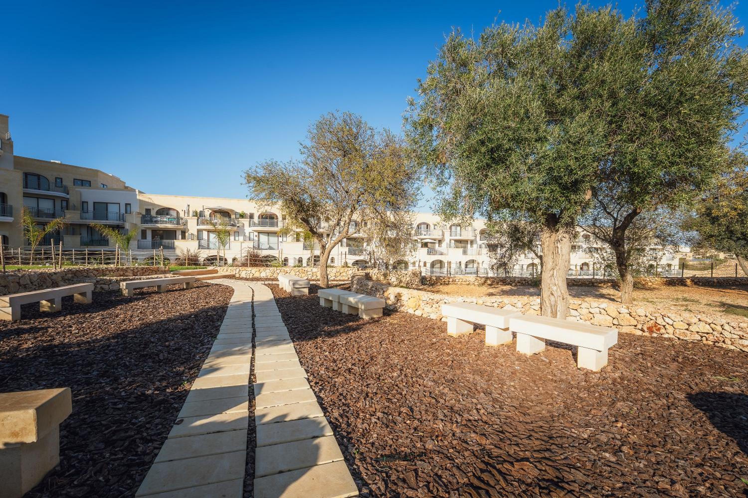 Qala Skyview Penthouse with Pool, Sunsets and BBQ Area