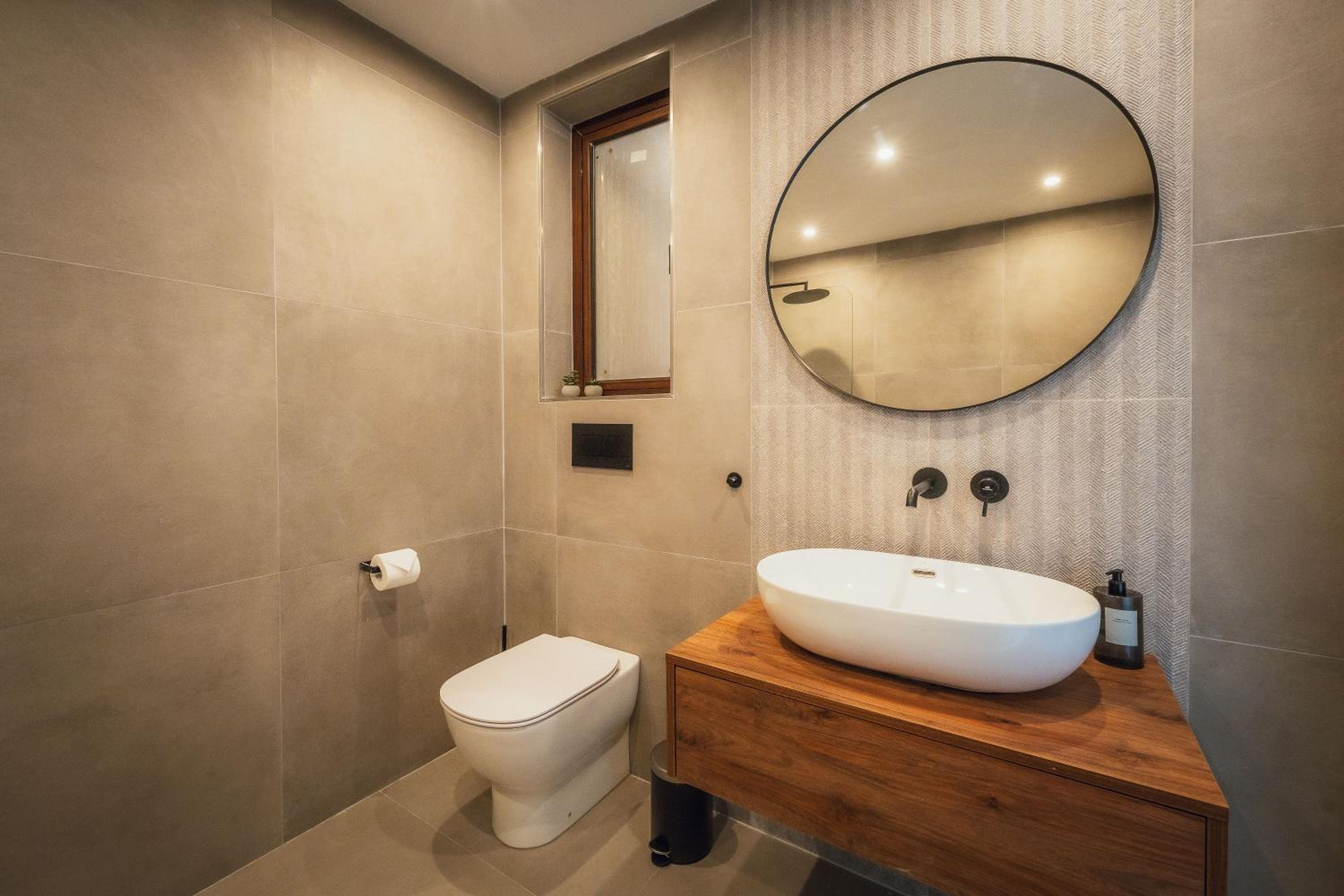 Qala Skyview Penthouse with Pool, Sunsets and BBQ Area
