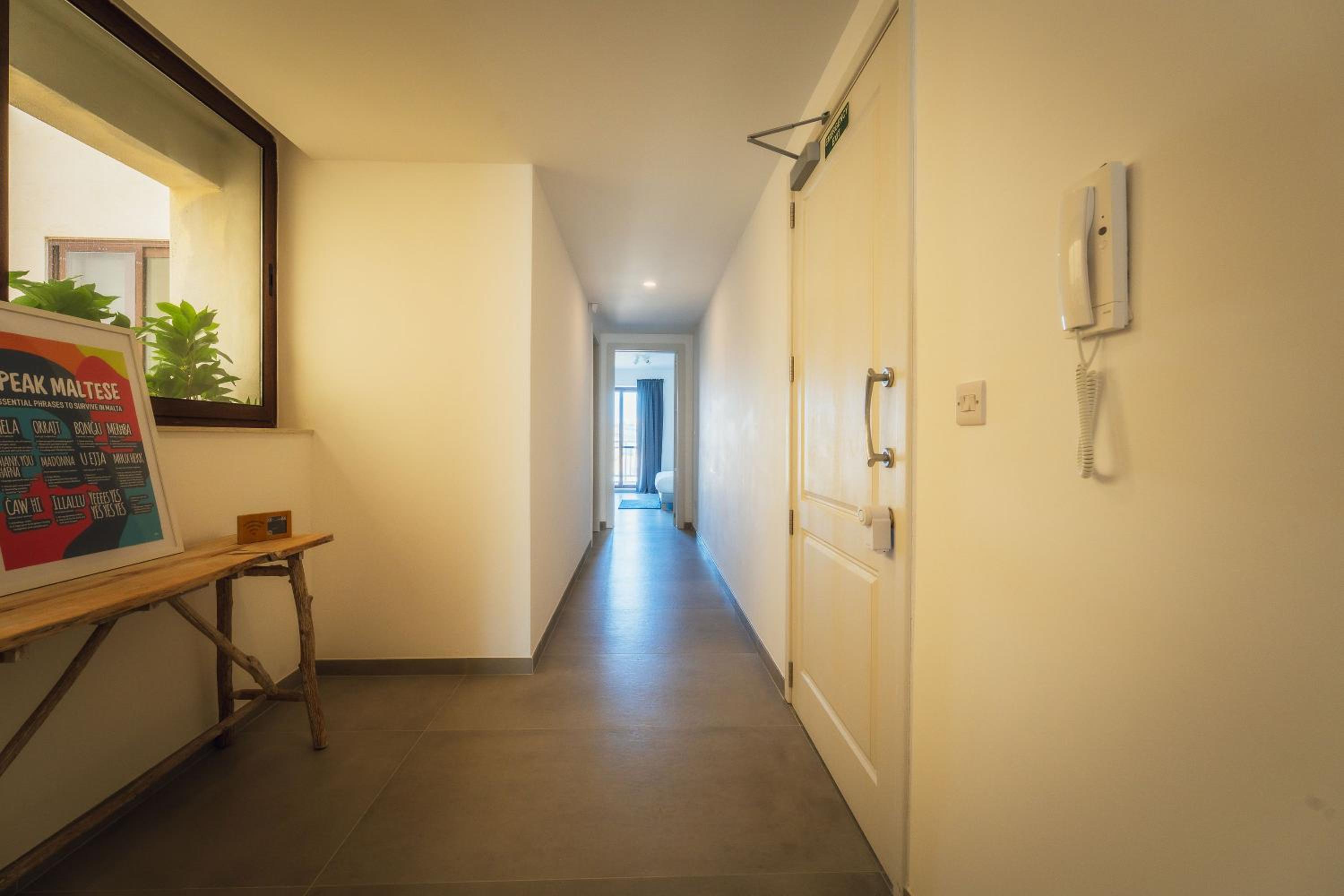 Qala Skyview Penthouse with Pool, Sunsets and BBQ Area