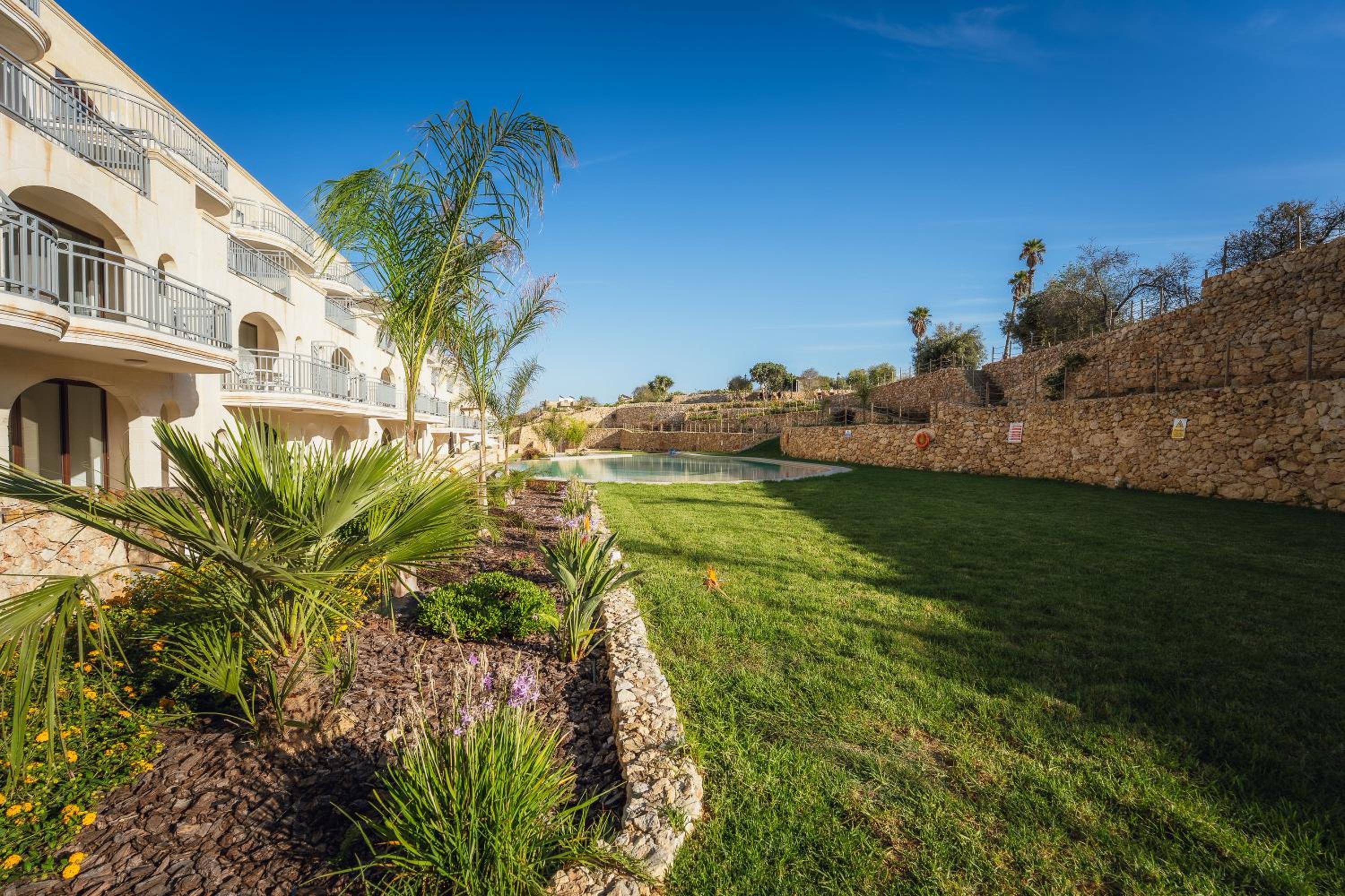 Qala Skyview Penthouse with Pool, Sunsets and BBQ Area