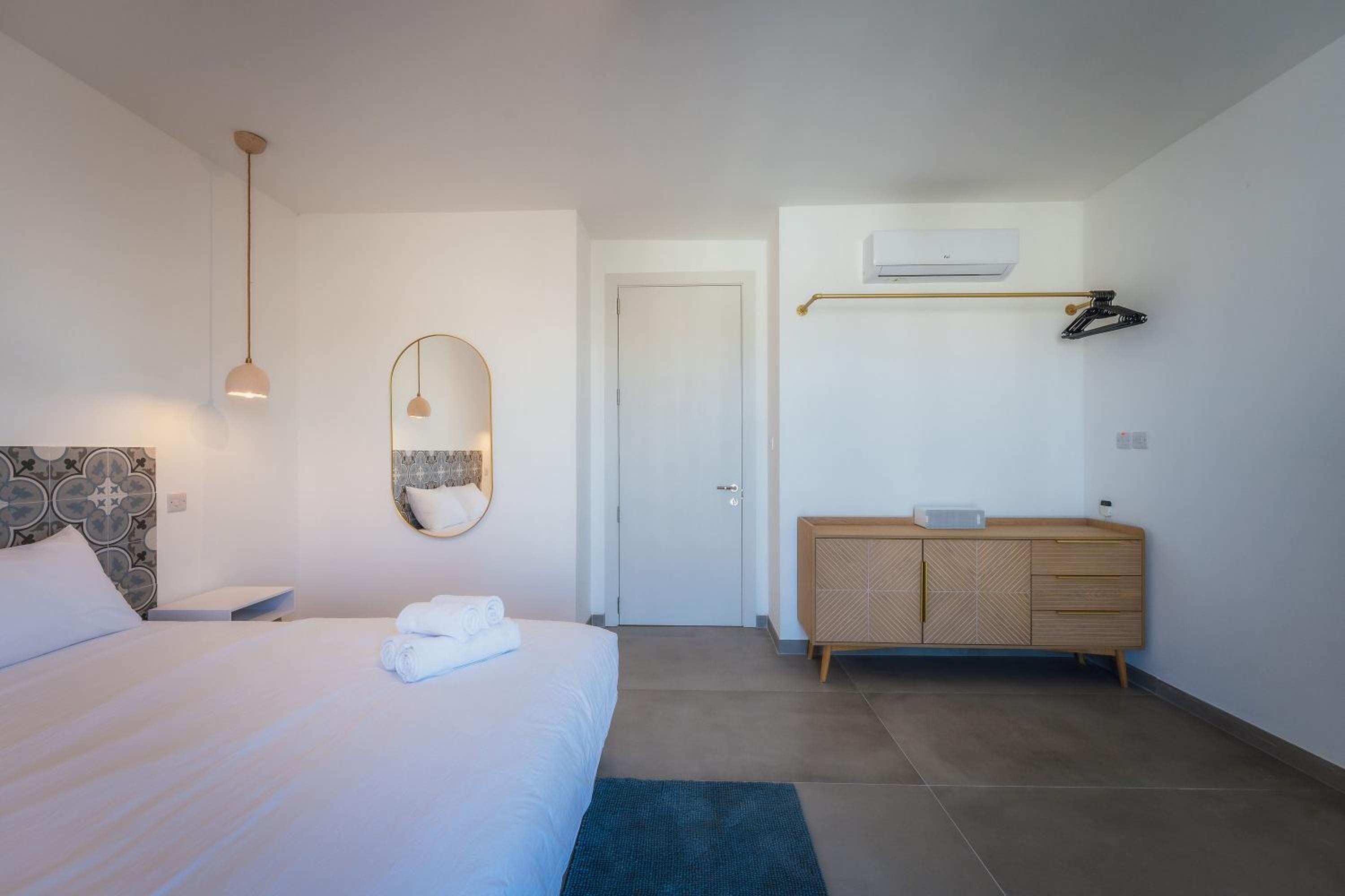 Qala Skyview Penthouse with Pool, Sunsets and BBQ Area
