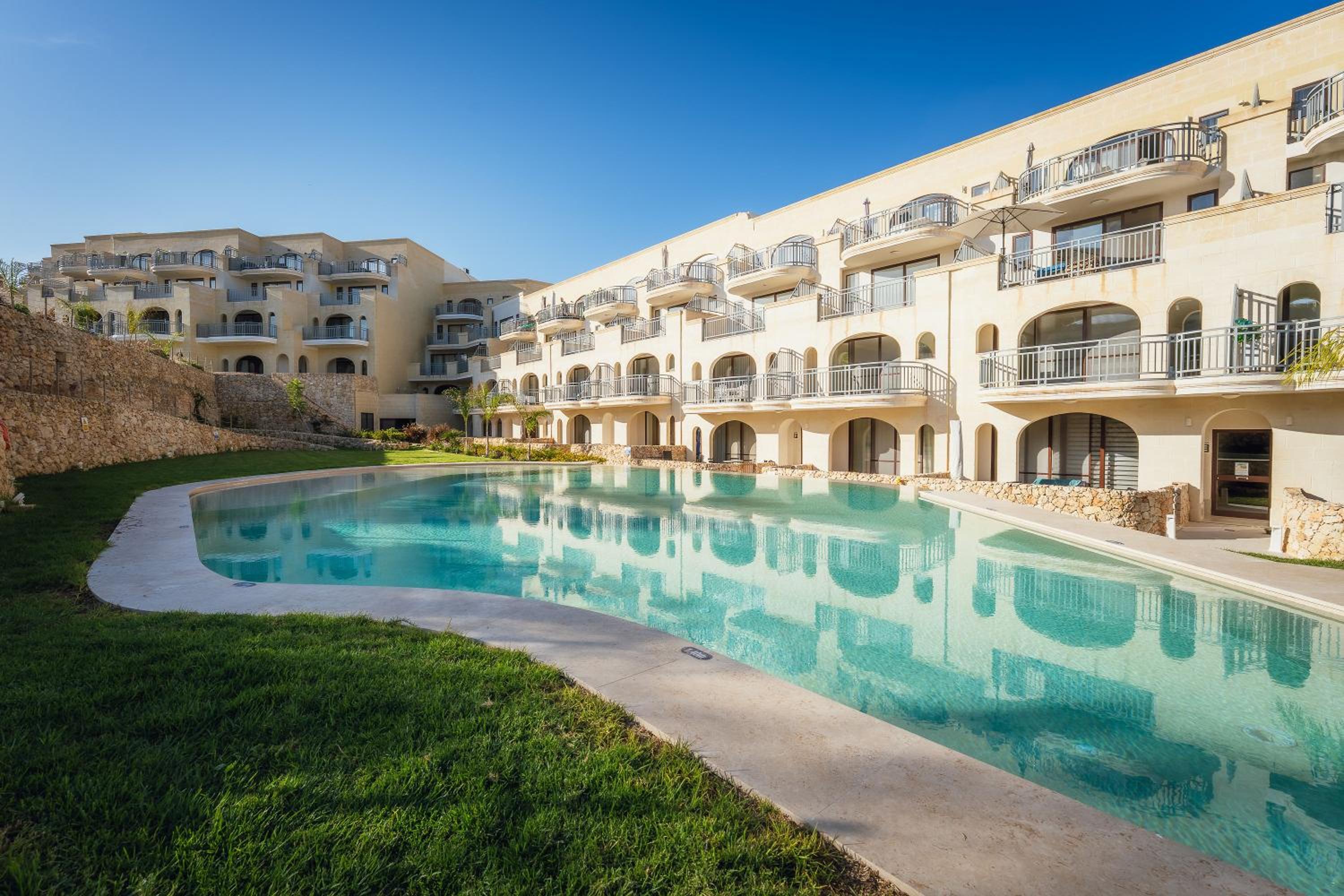 Qala Skyview Penthouse with Pool, Sunsets and BBQ Area