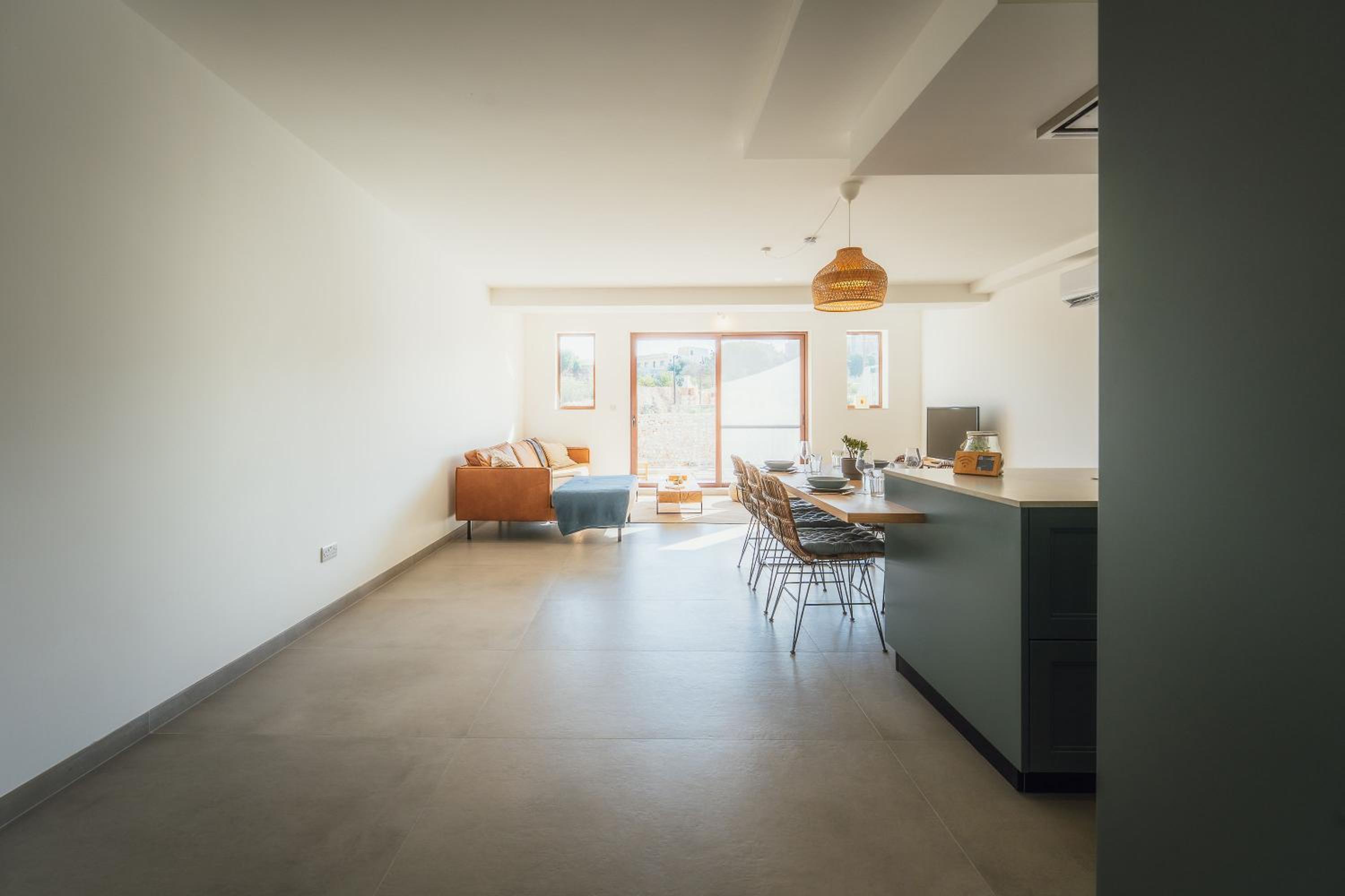 Qala Skyview Penthouse with Pool, Sunsets and BBQ Area