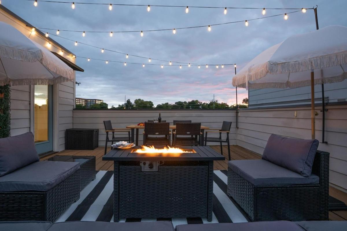 3BR and 3BA 5 Min DT Firepit Patio and Sleeps 10