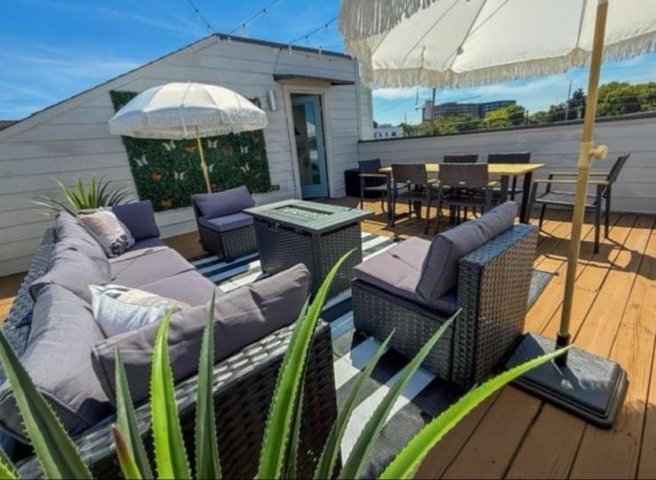 3BR and 3BA 5 Min DT Firepit Patio and Sleeps 10
