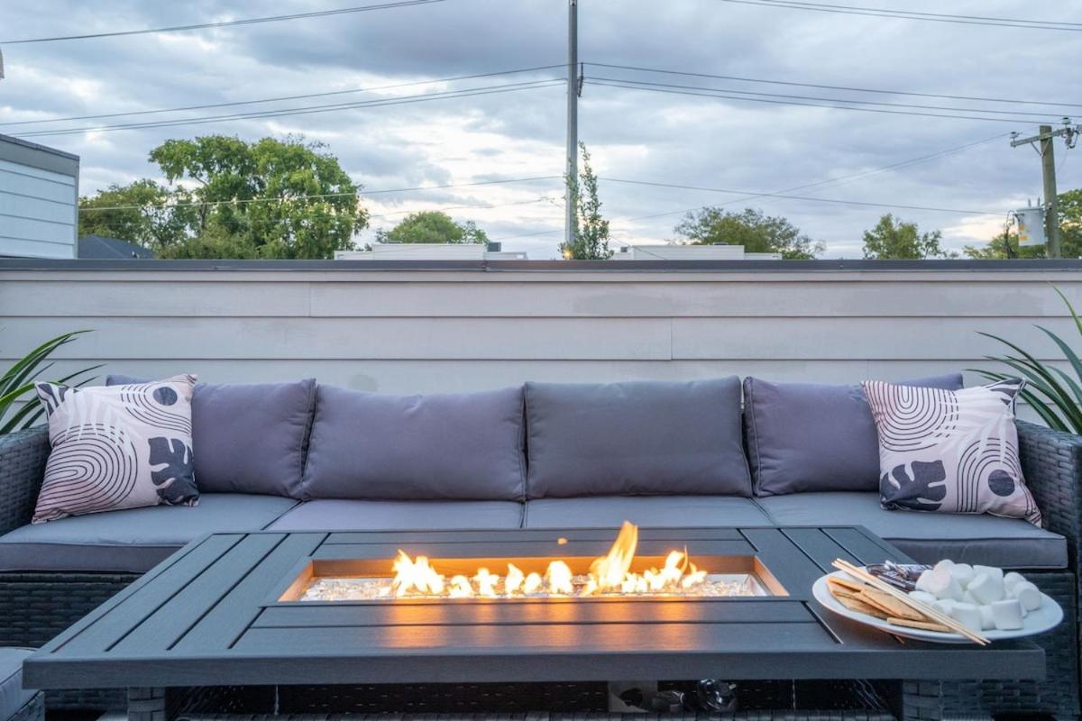 3BR and 3BA 5 Min DT Firepit Patio and Sleeps 10