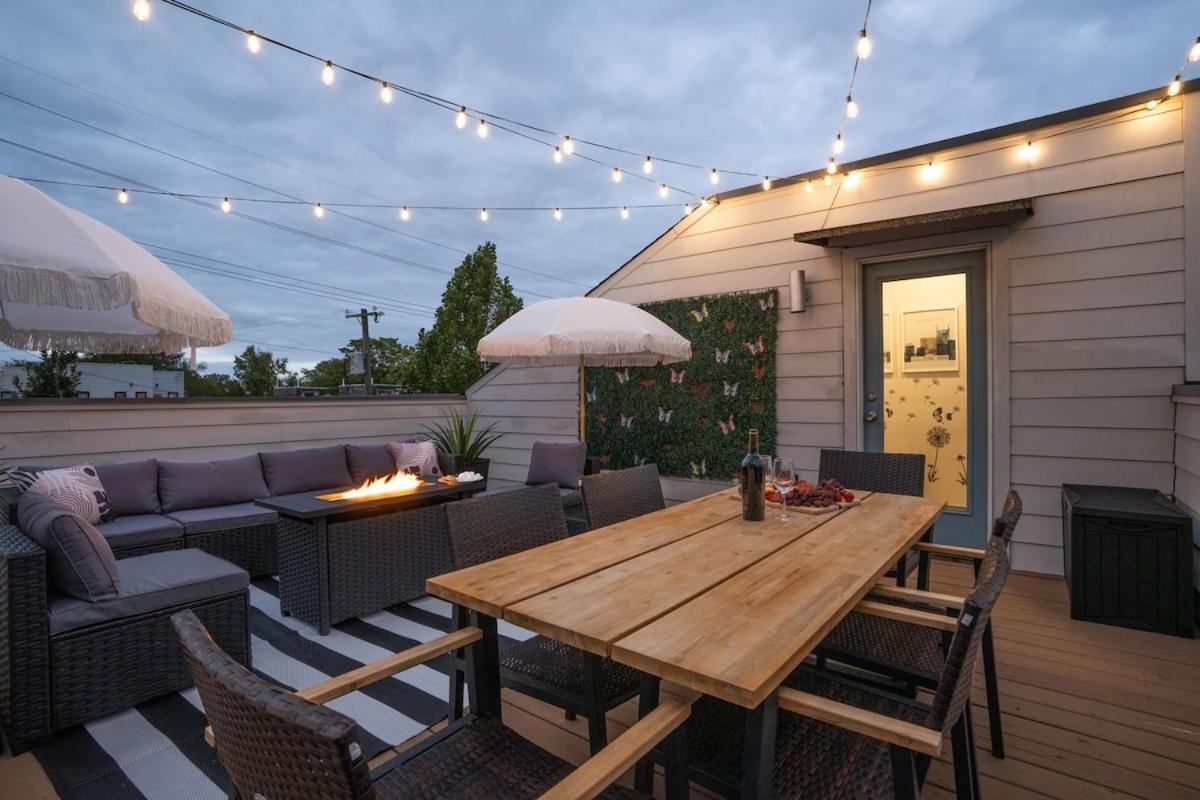 3BR and 3BA 5 Min DT Firepit Patio and Sleeps 10