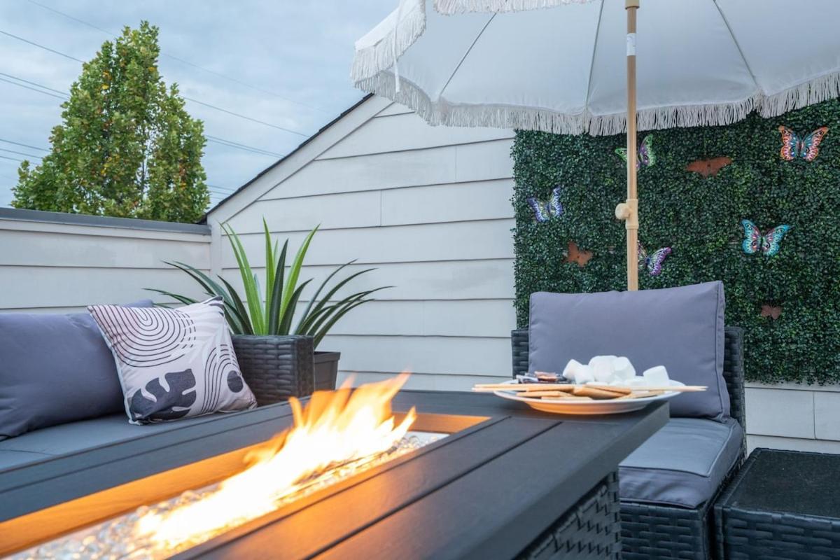 3BR and 3BA 5 Min DT Firepit Patio and Sleeps 10
