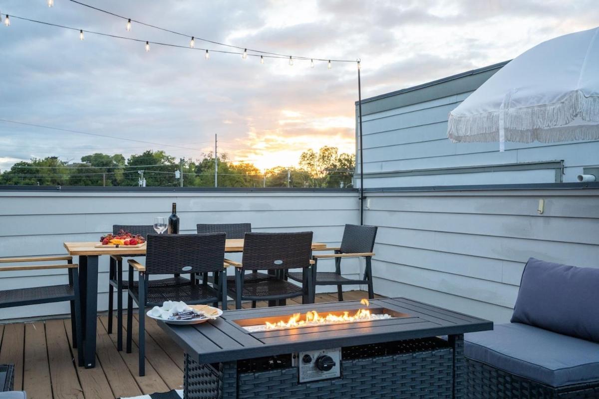 3BR and 3BA 5 Min DT Firepit Patio and Sleeps 10