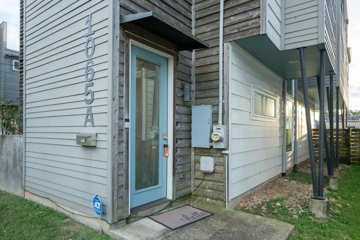 3BR and 3BA 5 Min DT Firepit Patio and Sleeps 10