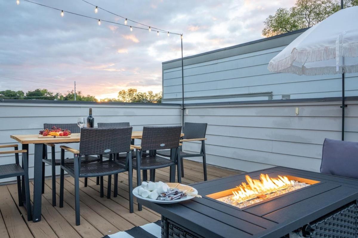 3BR and 3BA 5 Min DT Firepit Patio and Sleeps 10