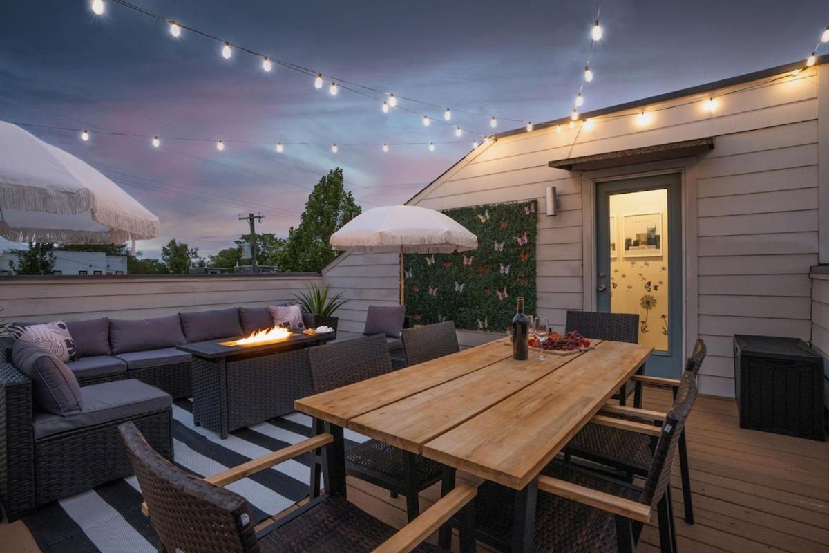 3BR and 3BA 5 Min DT Firepit Patio and Sleeps 10