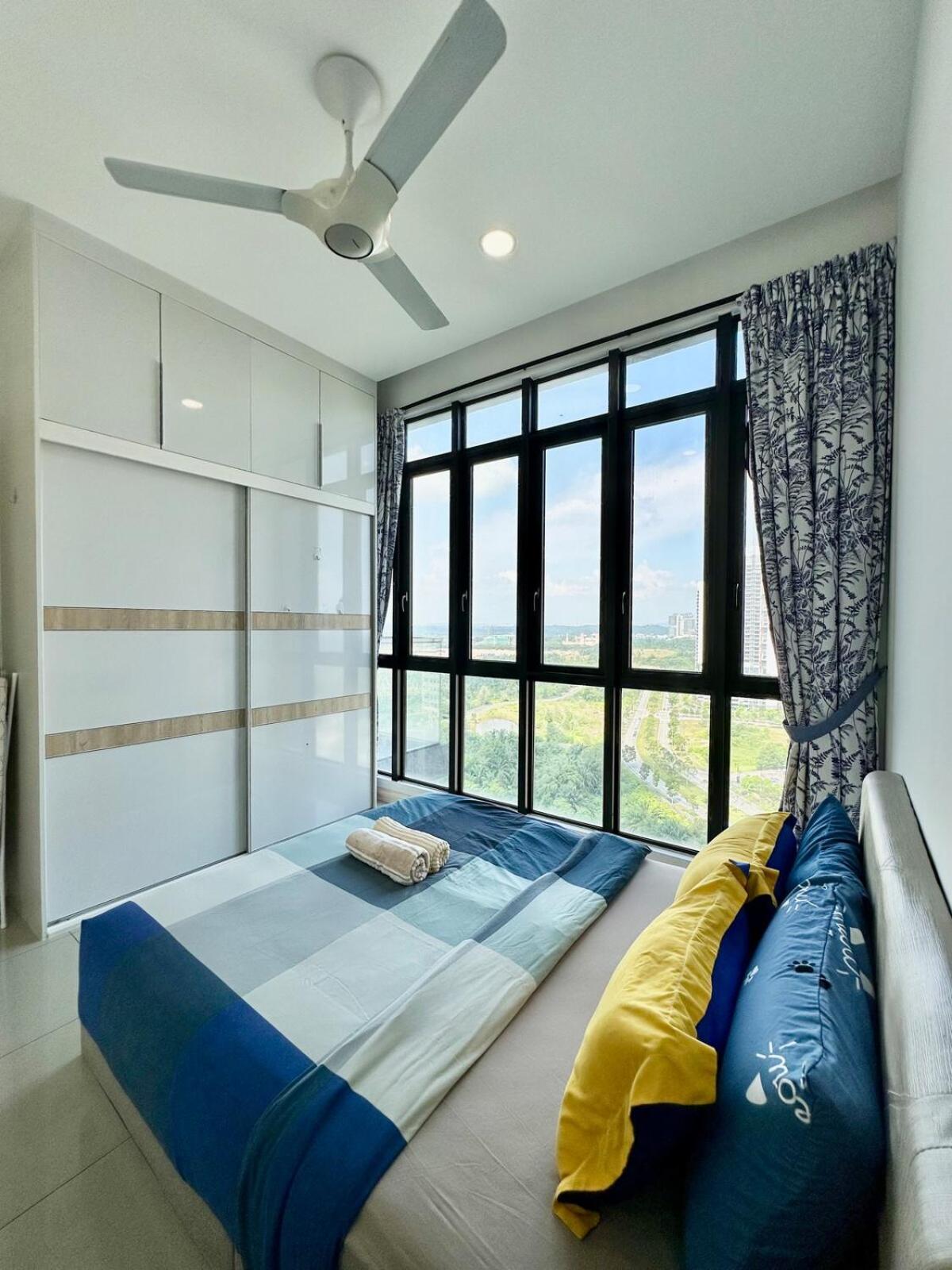 D'pristine 4 bedroom condo 1725 opposite Legoland and Medini mall