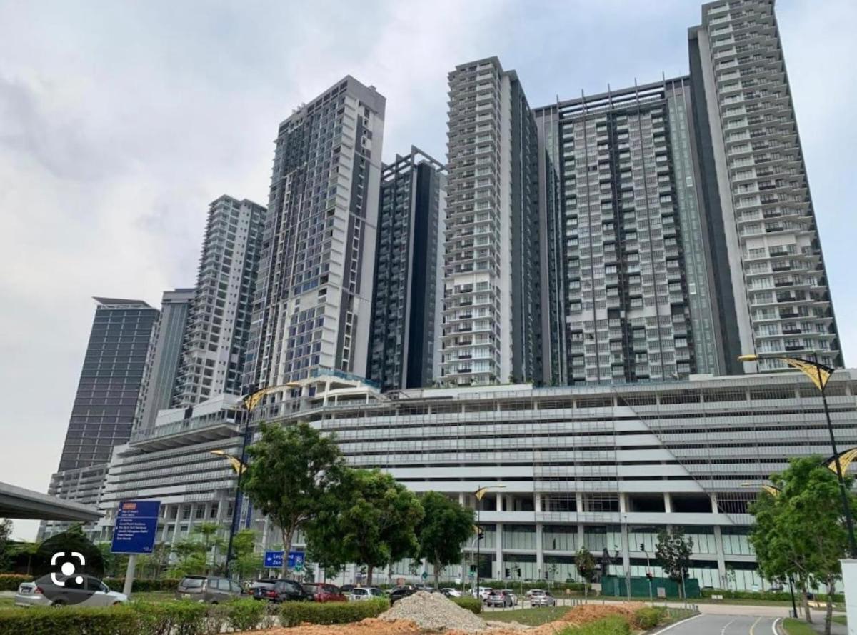 D'pristine 4 bedroom condo 1725 opposite Legoland and Medini mall