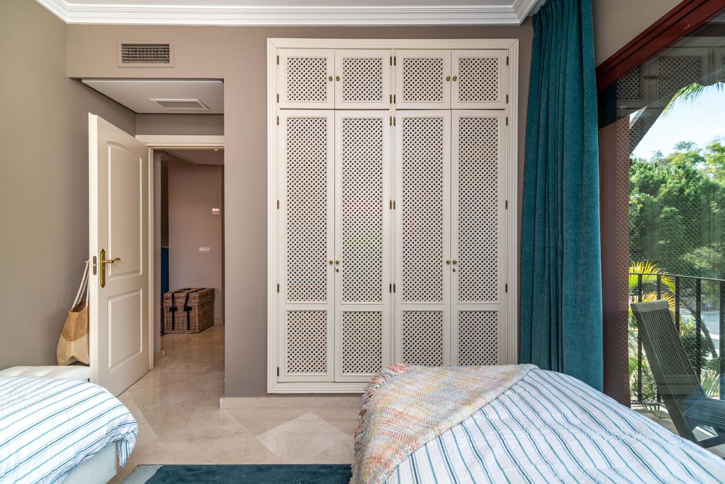 Beachside Penthouse Elviria 2 Bedrooms, pools open all year, gym & parking