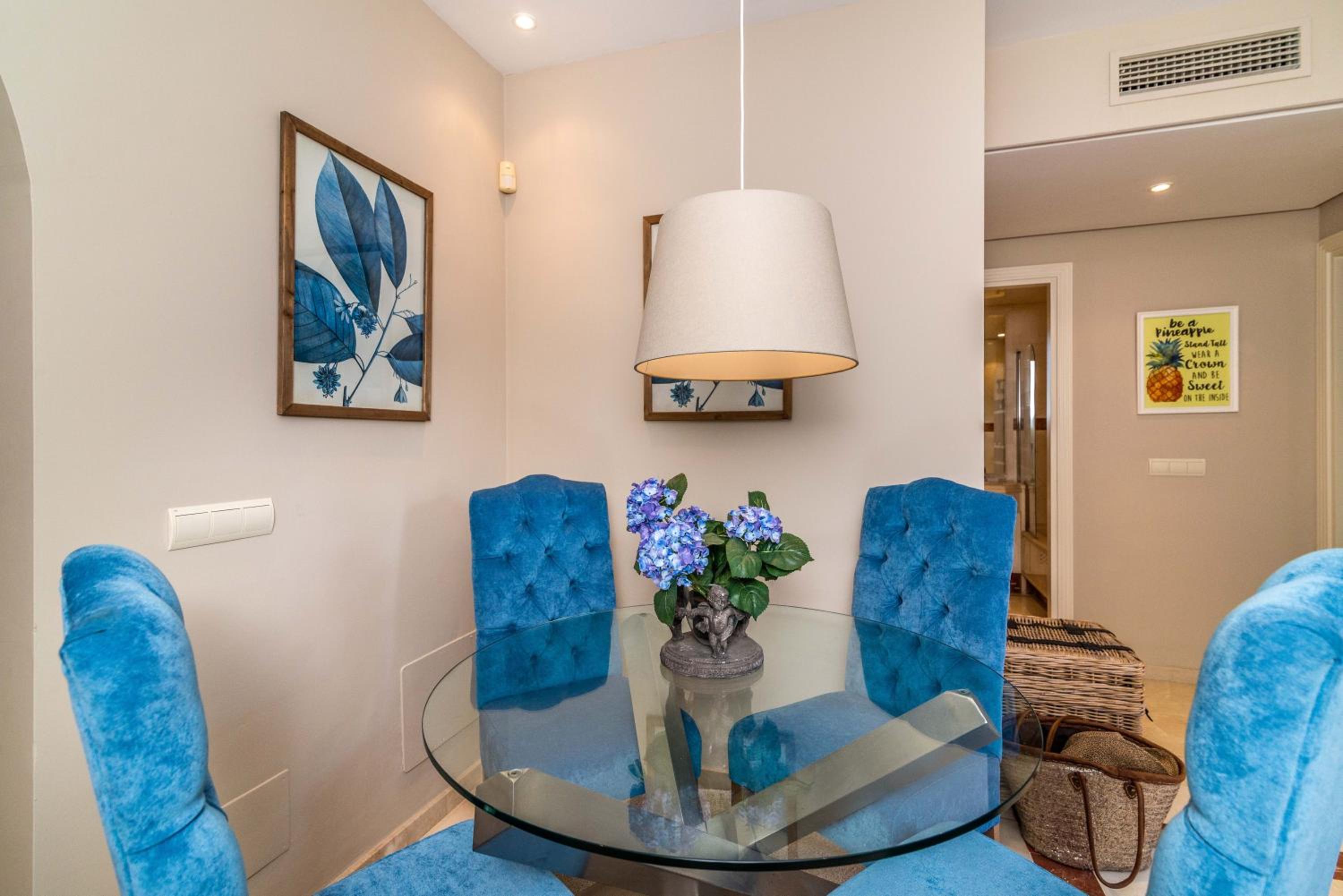 Beachside Penthouse Elviria 2 Bedrooms, pools open all year, gym & parking