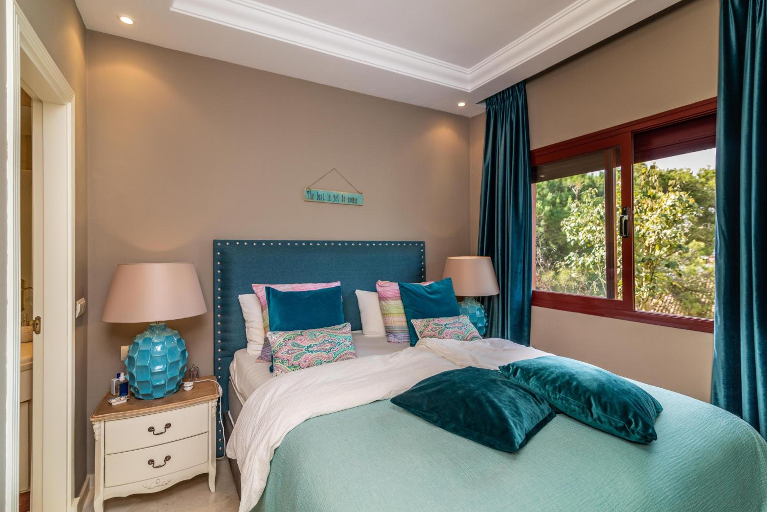 Beachside Penthouse Elviria 2 Bedrooms, pools open all year, gym & parking