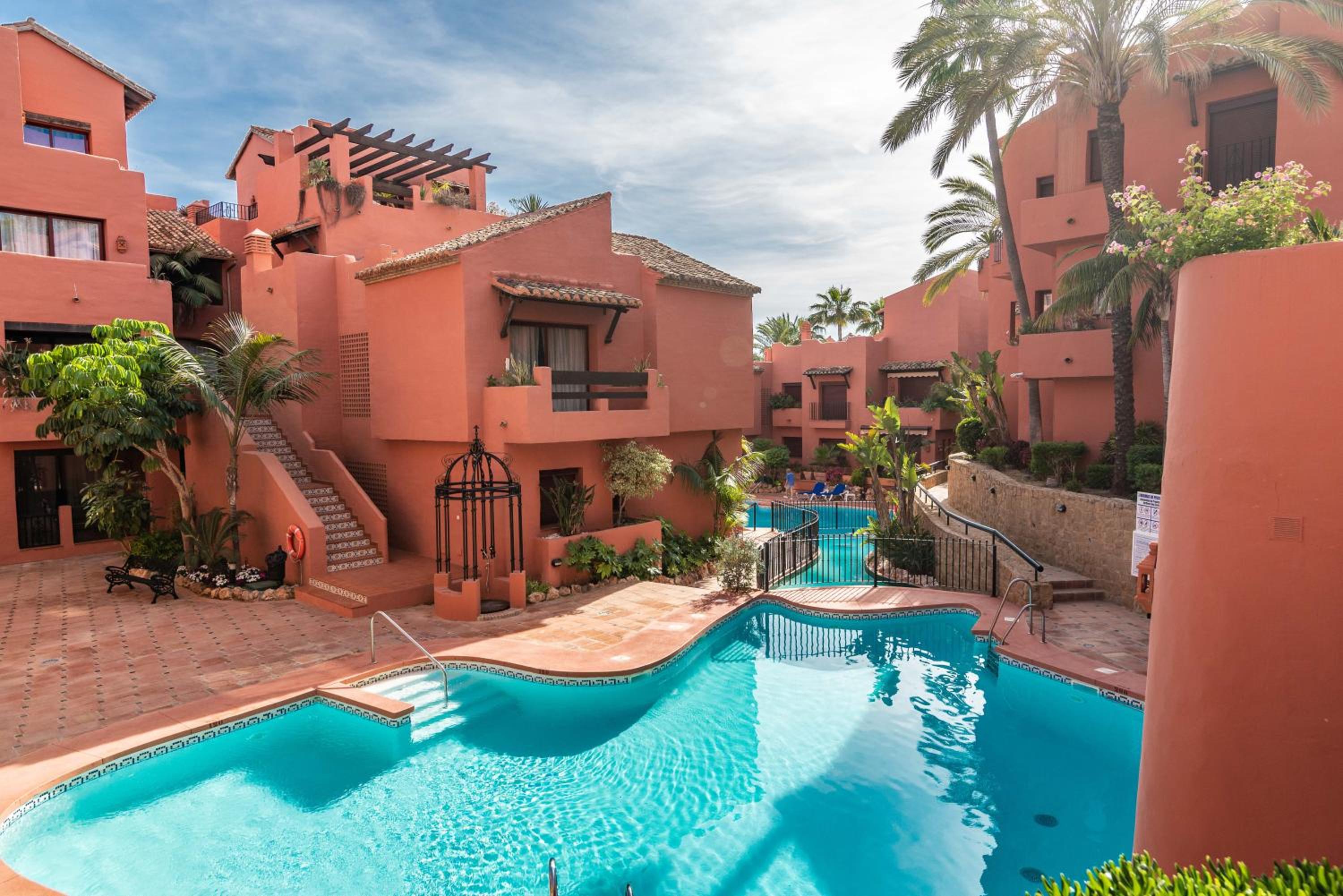Beachside Penthouse Elviria 2 Bedrooms, pools open all year, gym & parking