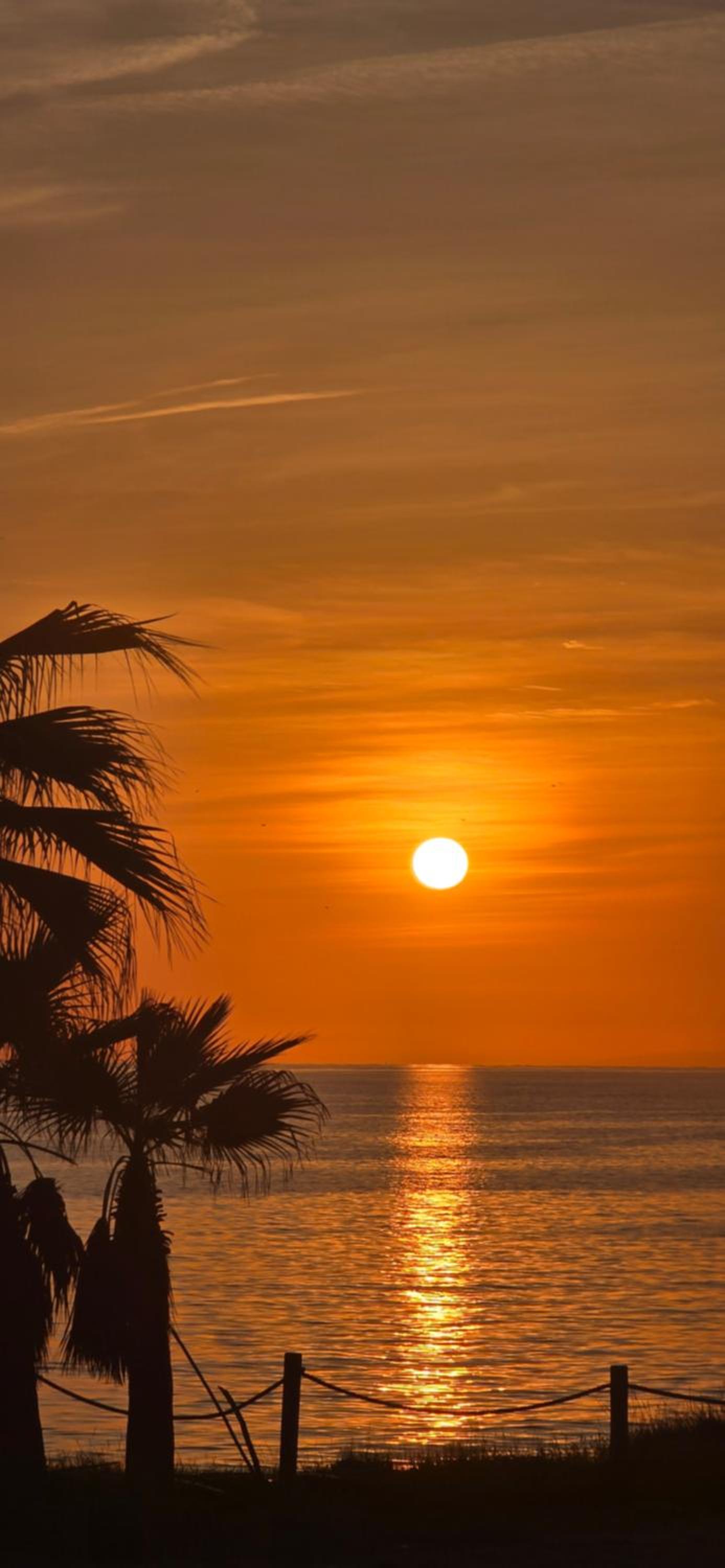 Beachside Penthouse Elviria 2 Bedrooms, pools open all year, gym & parking