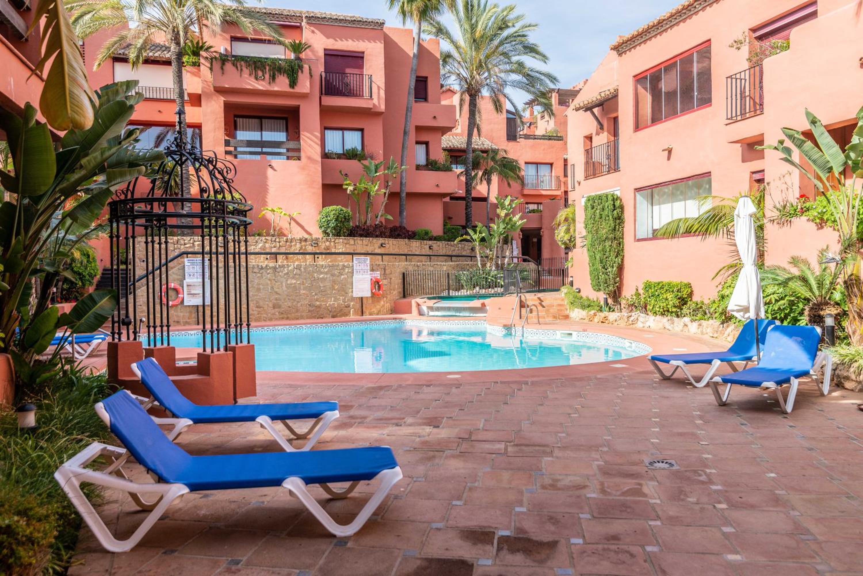 Beachside Penthouse Elviria 2 Bedrooms, pools open all year, gym & parking