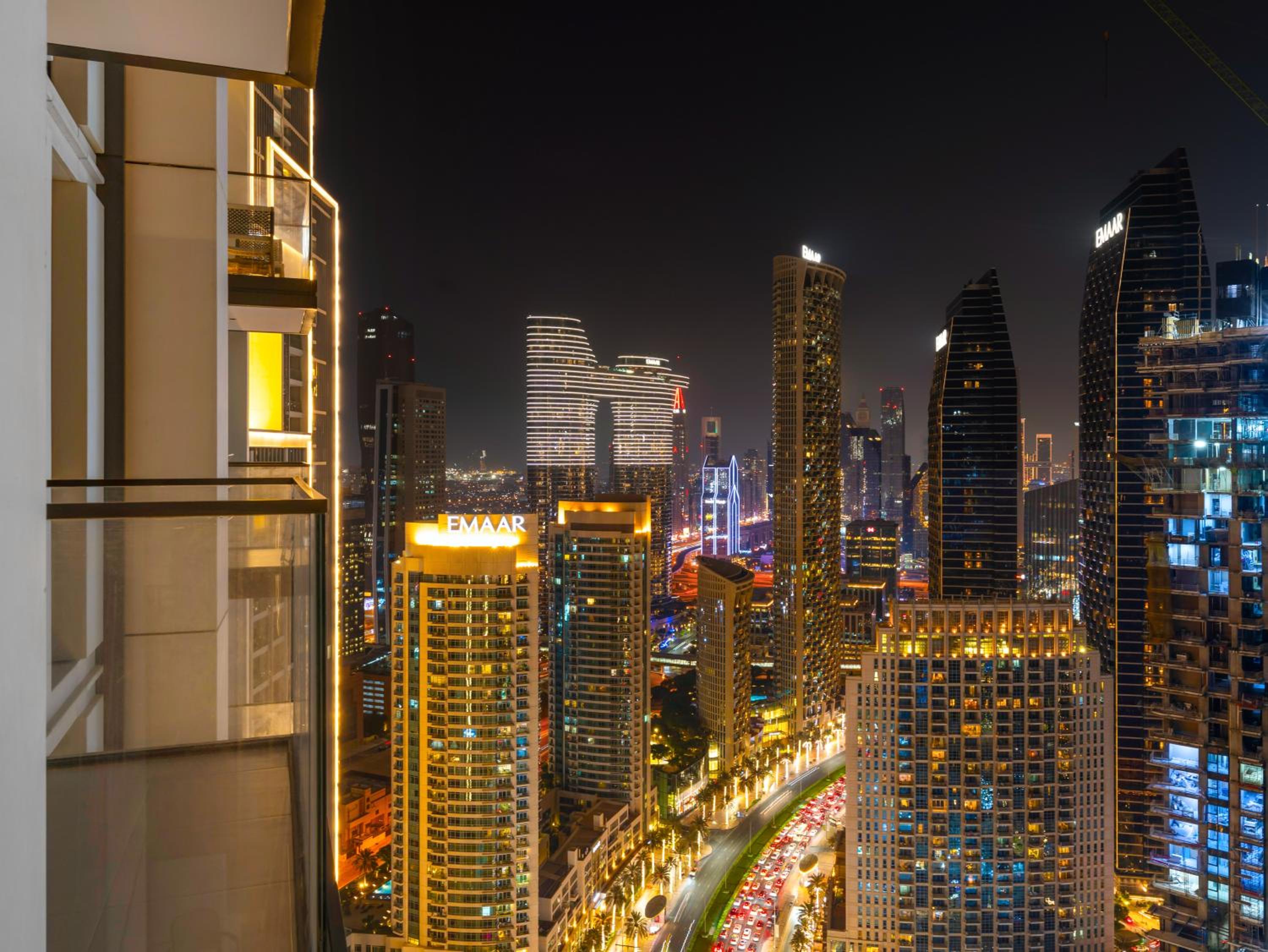 Luxury 1 Bedroom Apartment with partial Burj Khalifa View by Delujo Stays
