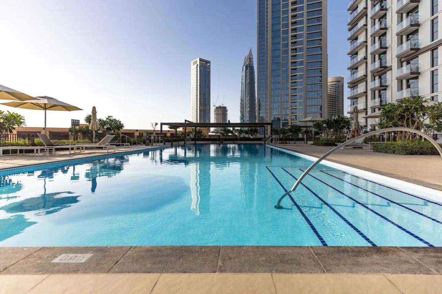 Luxury 1 Bedroom Apartment with partial Burj Khalifa View by Delujo Stays